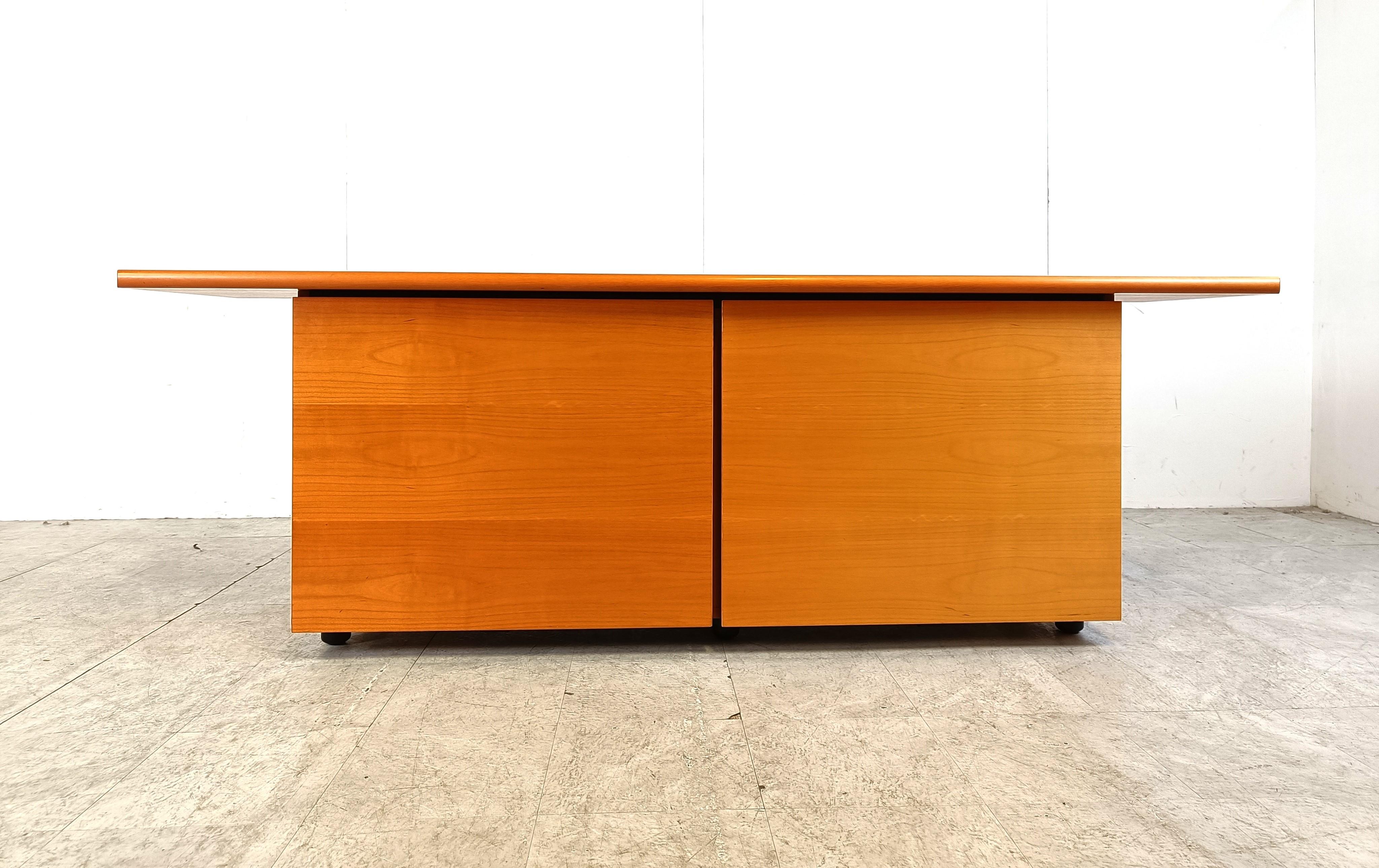 Fin du 20e siècle Buffet italien en bois avec portes coulissantes, années 1990 en vente