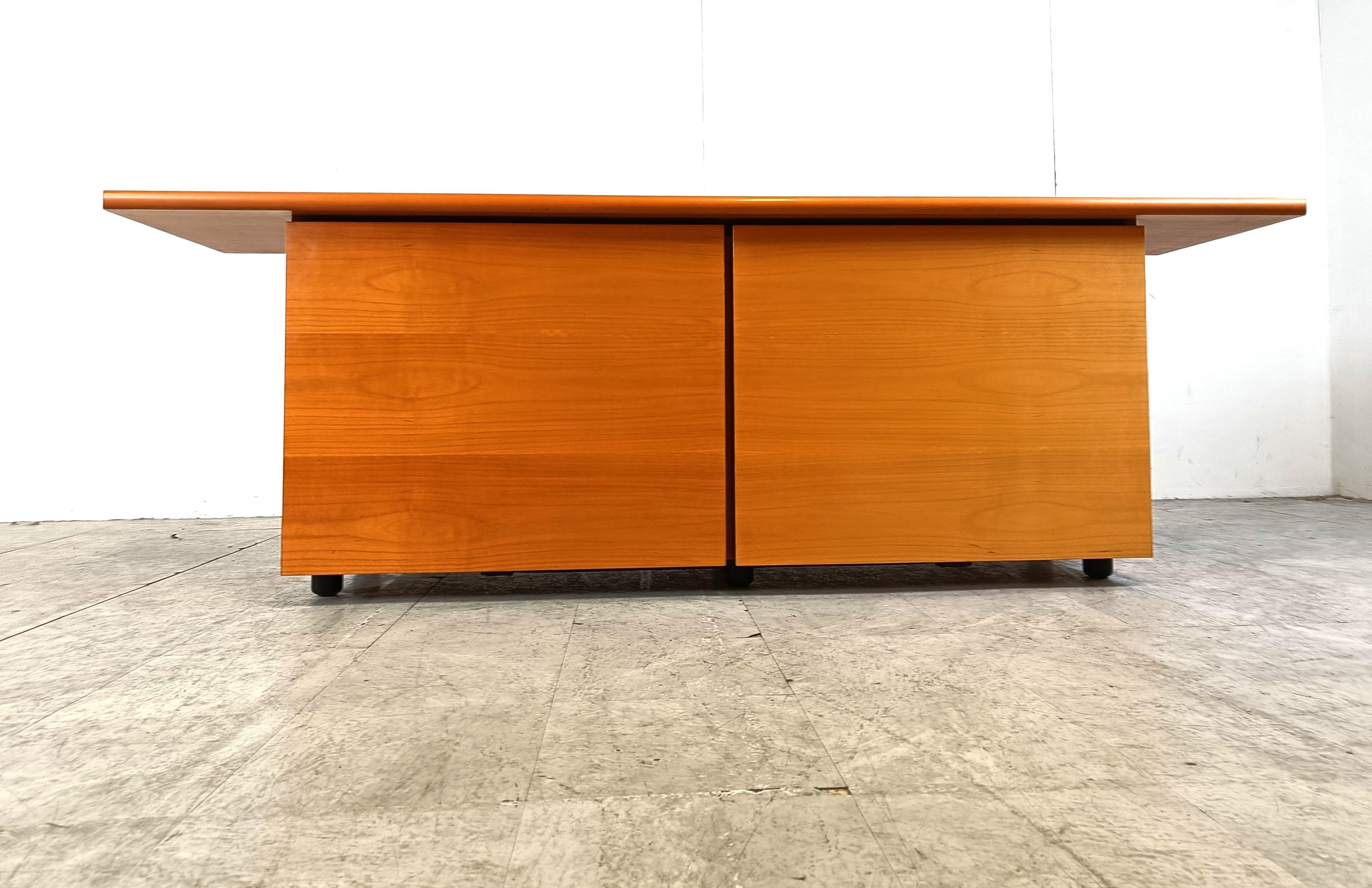 Bois Buffet italien en bois avec portes coulissantes, années 1990 en vente