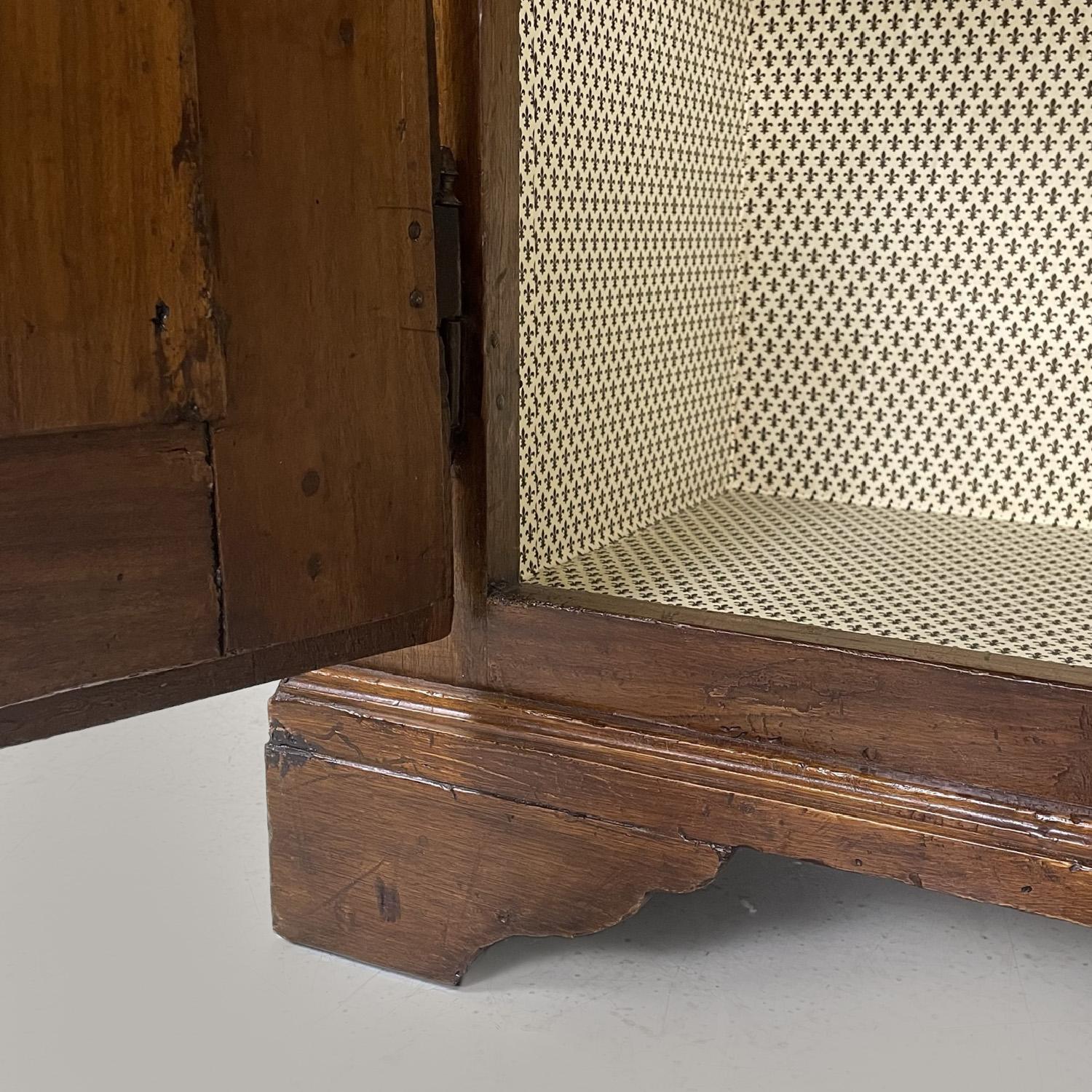 Italian wooden sideboard with three drawers and two doors, 1900s in vendita 7