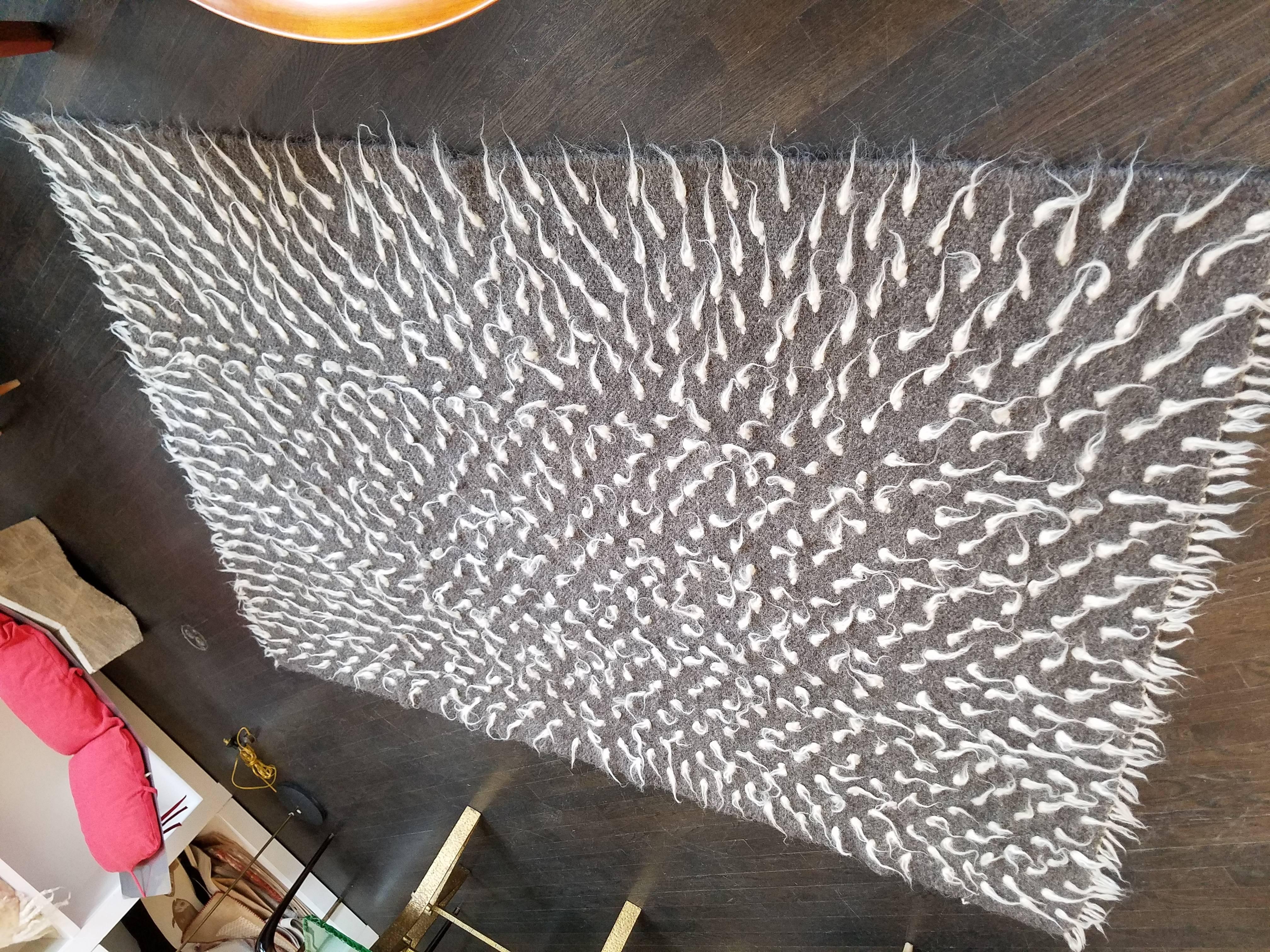 Splendido tappeto, copriletto o copripiumino in lana Merino, tessuto a mano e trapuntato a mano. Prodotto in Italia.