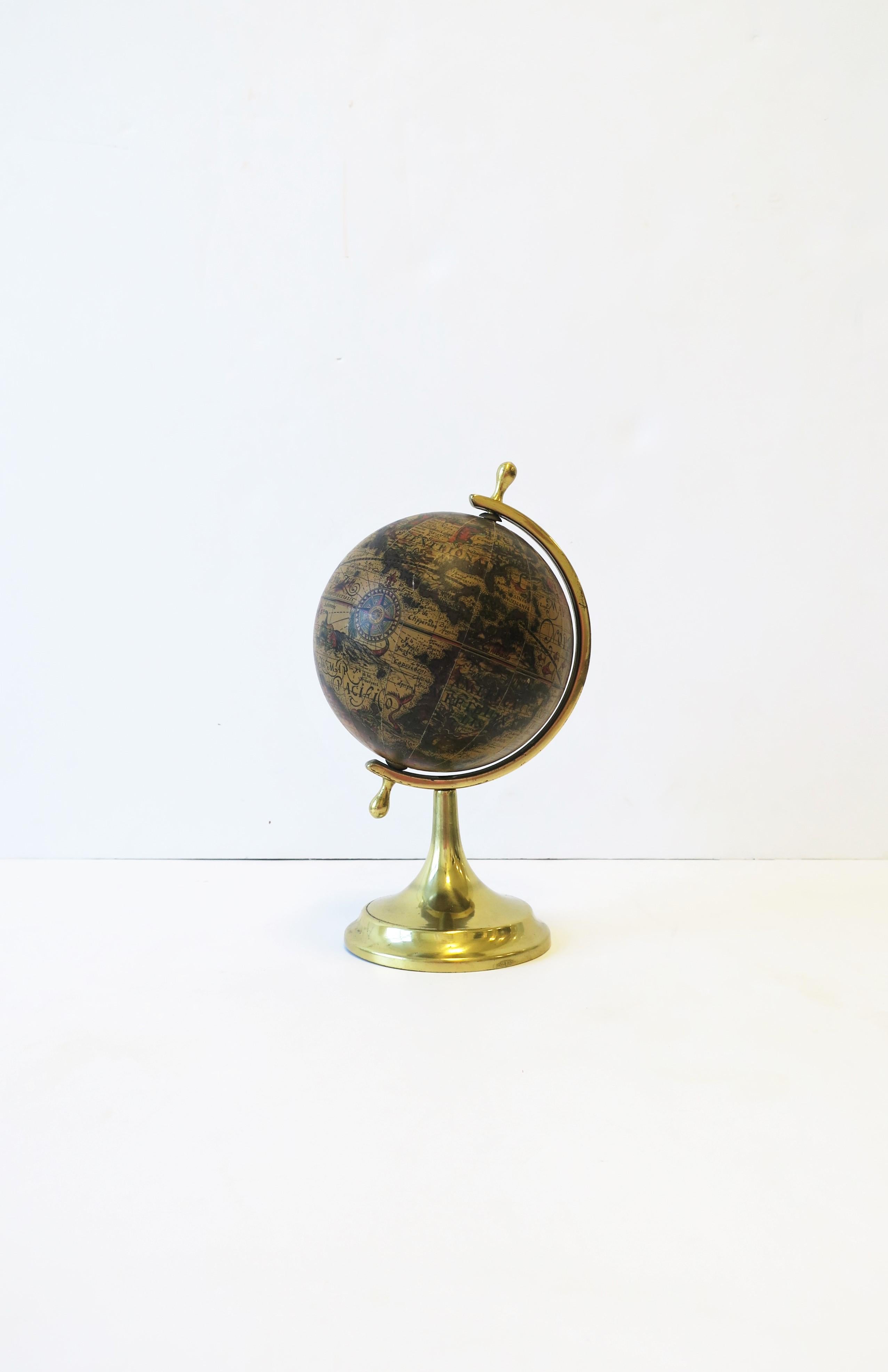 World Globe That Spins, Italian In Good Condition In New York, NY