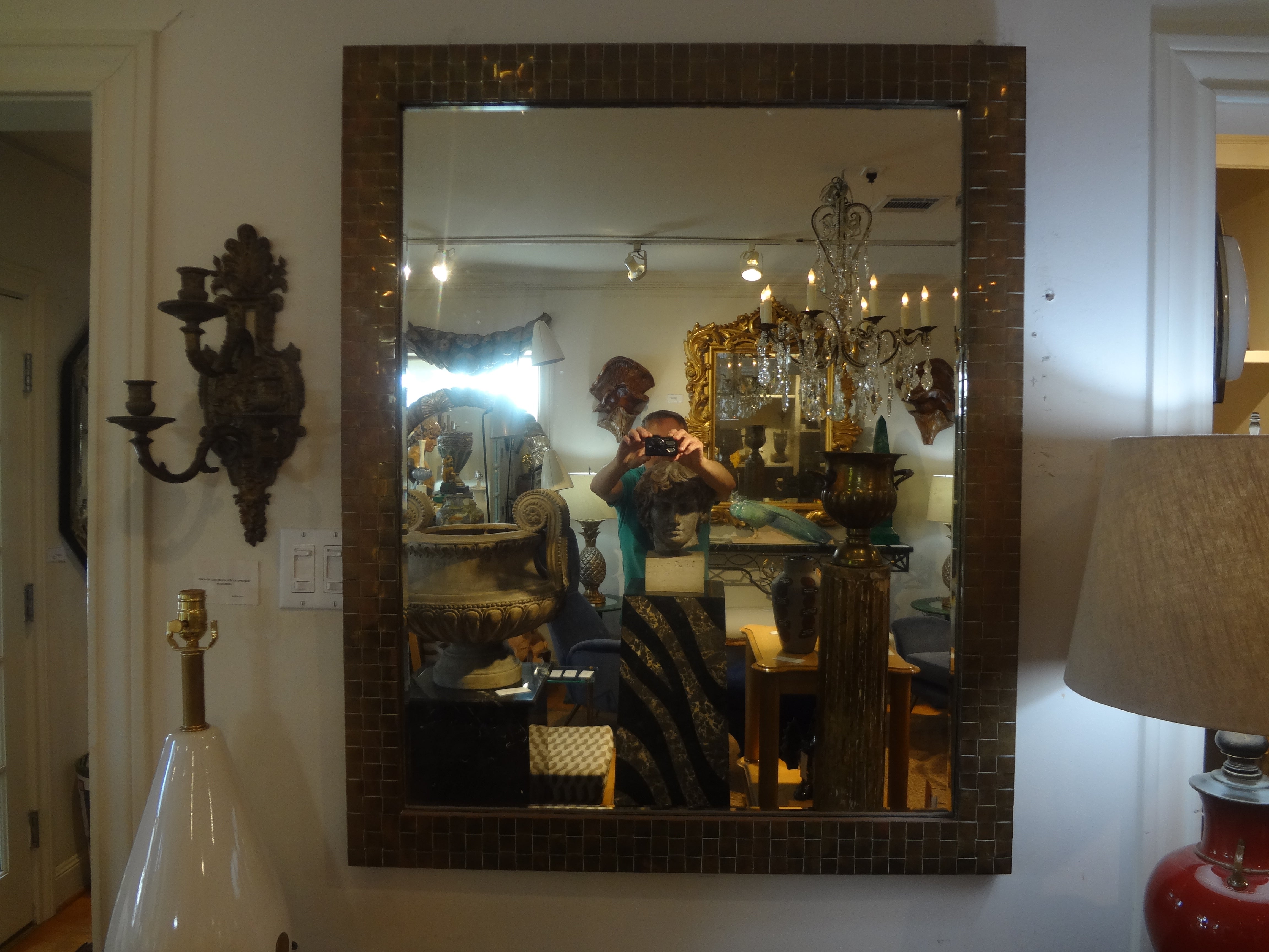 Italian Woven Brass Beveled Mirror.
Beautifully designed Italian woven brass mirror, circa. 1970.
This versatile Italian brass mirror would work in many rooms and interiors.
This stunning mirror can be displayed either vertically or horizontally.