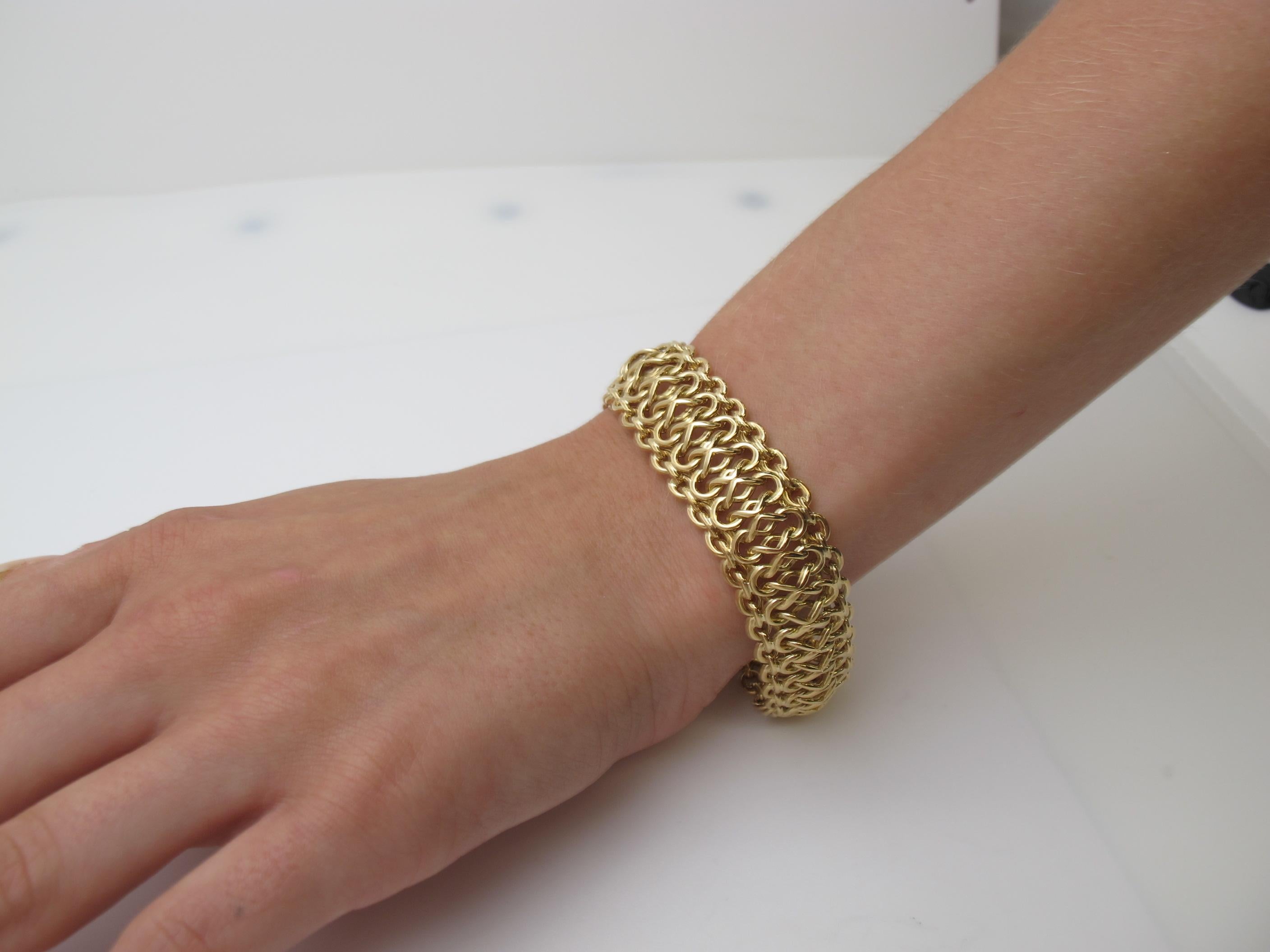 Italian Woven Link Bracelet in 18k Yellow Gold For Sale 3