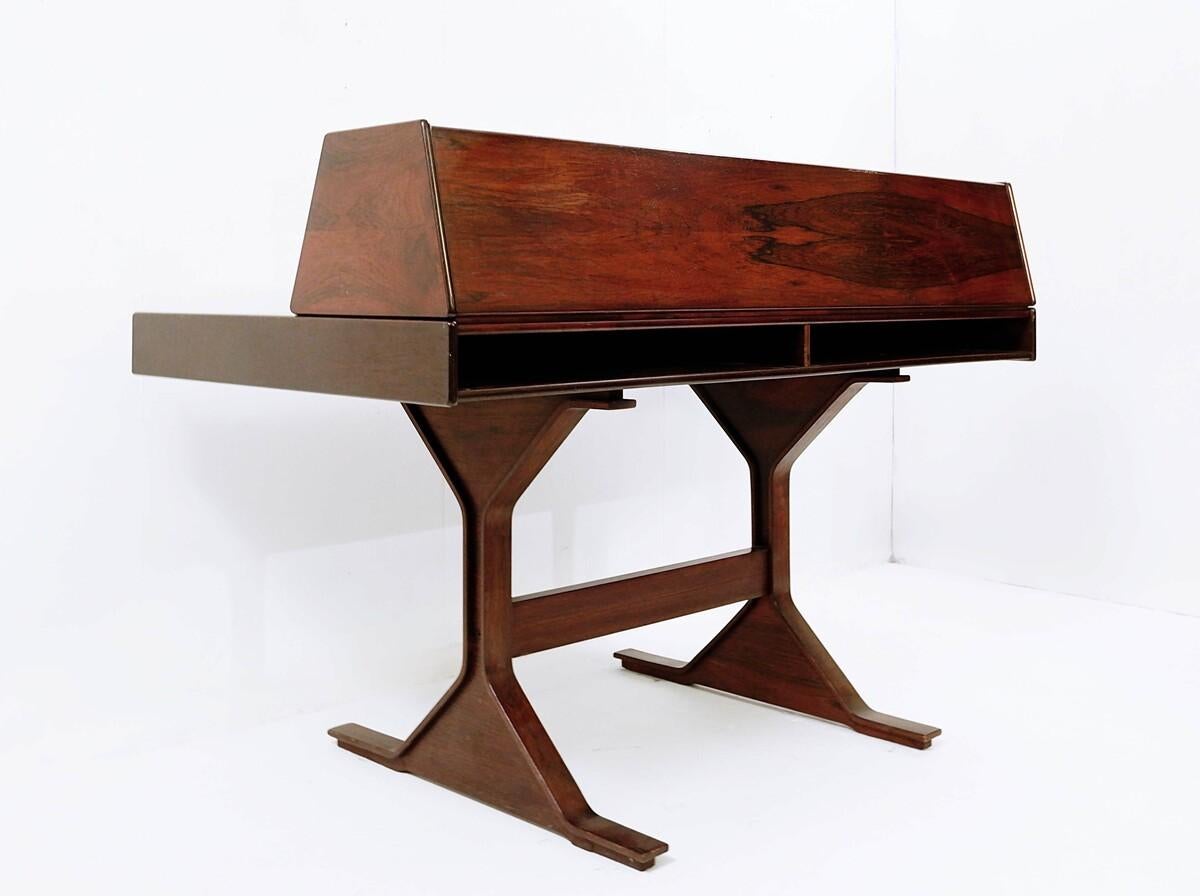 Italian Writing Desk Model 530 by Gianfranco Frattini for Bernini, 1957 For Sale 3