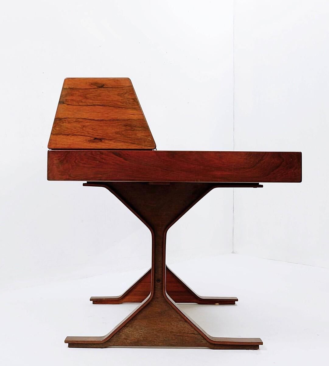 Italian Writing Desk Model 530 by Gianfranco Frattini for Bernini, 1957 For Sale 4