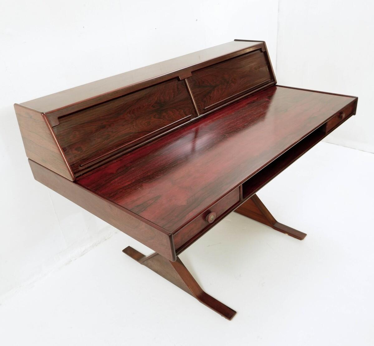 Mid-Century moderno Scrittoio italiano modello 530 di Gianfranco Frattini per Bernini - anni '60 in vendita