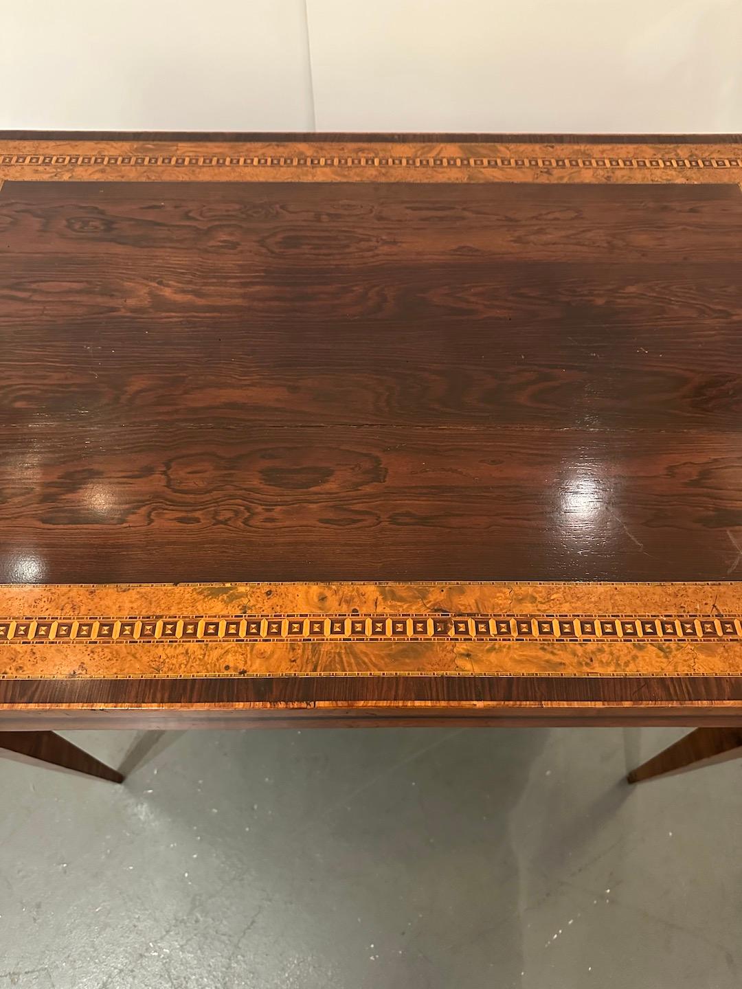Table d'écriture italienne avec plateau coulissant et plateau de bureau coulissant en vente 4