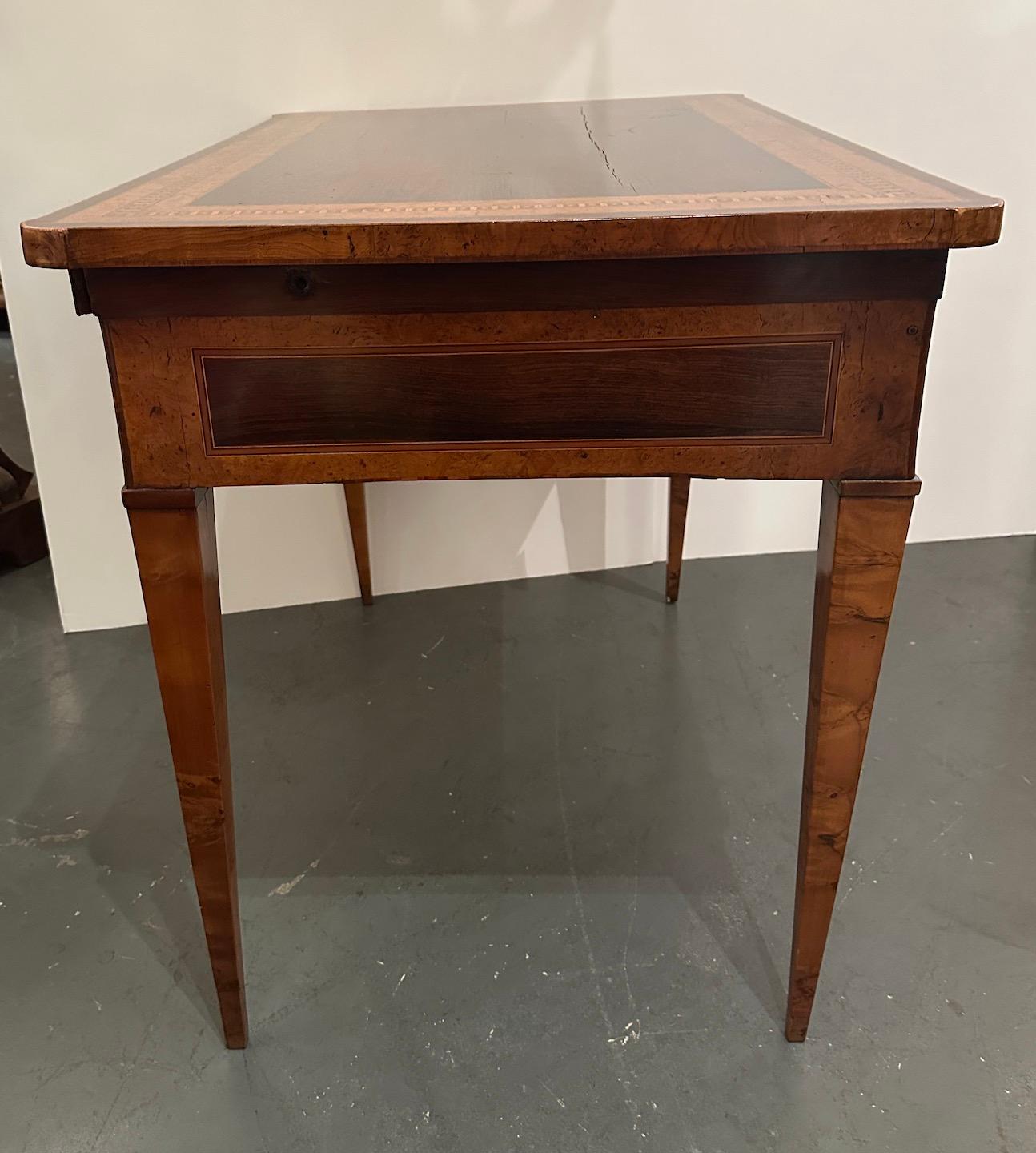 Table d'écriture italienne avec plateau coulissant et plateau de bureau coulissant en vente 2