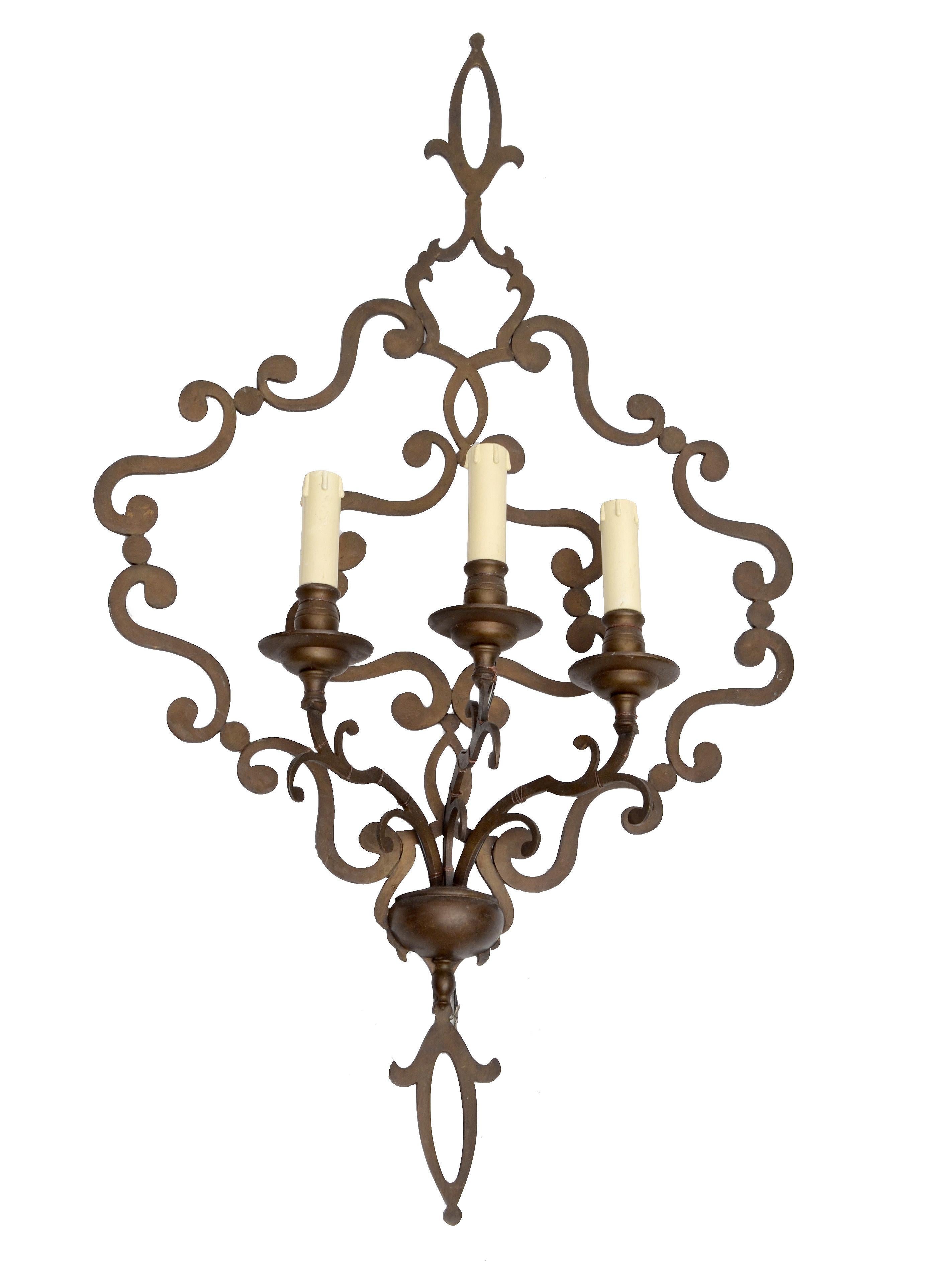 1940s Italian Neoclassical Wrought Iron Applique 3 Light Wall Sconce  In Good Condition For Sale In Miami, FL