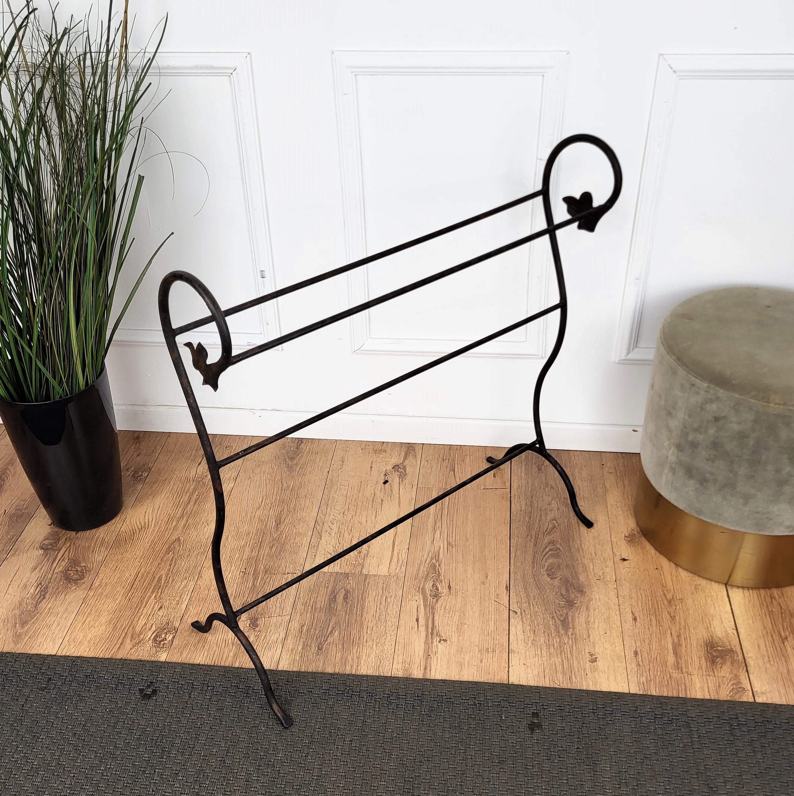 Metal Italian Wrought Iron Towel Rack Rail with Curved Leaf Decor Legs For Sale