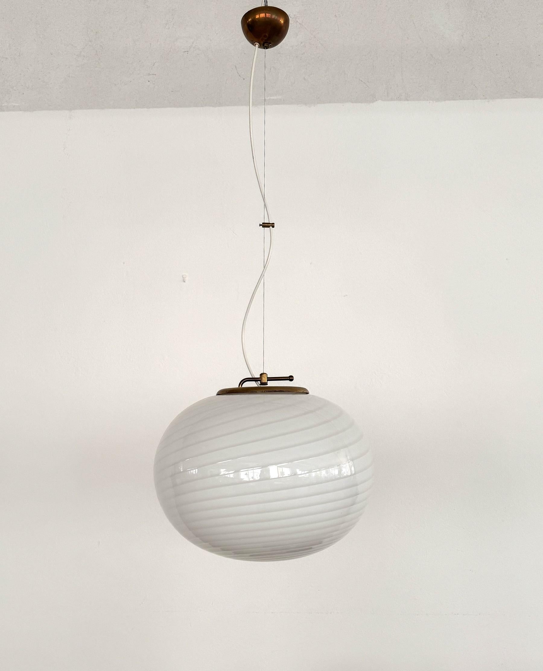 Araña italiana XL de cristal de Murano con detalles de latón, años 70 en venta 5