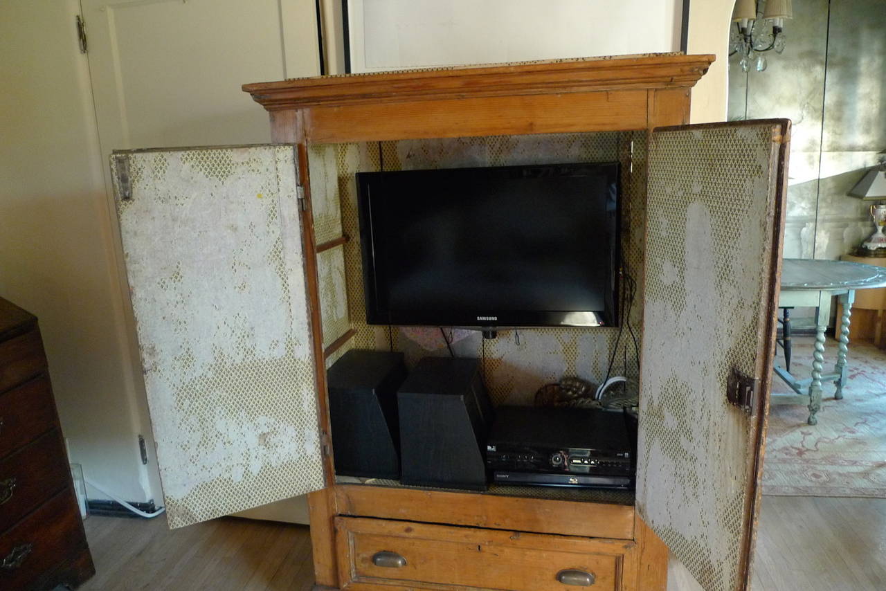 18th Century Italian XVIII Tuscan Buffet with Two Doors, Two Shelves and One Large Drawer