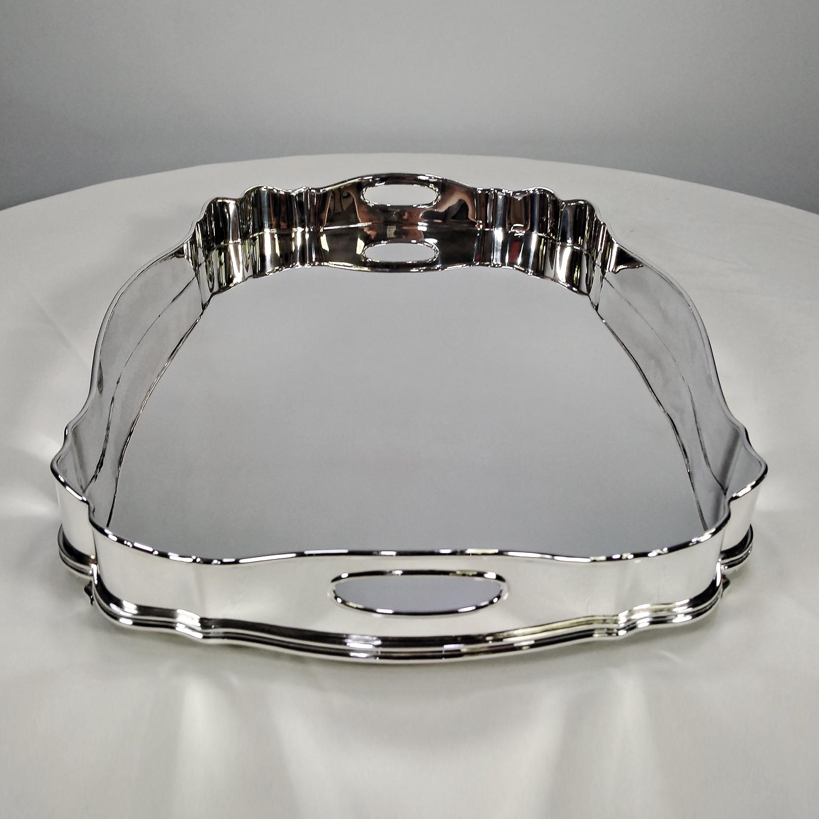 Bandeja de plata de ley italiana del siglo XX de estilo barroco Hecho a mano en venta