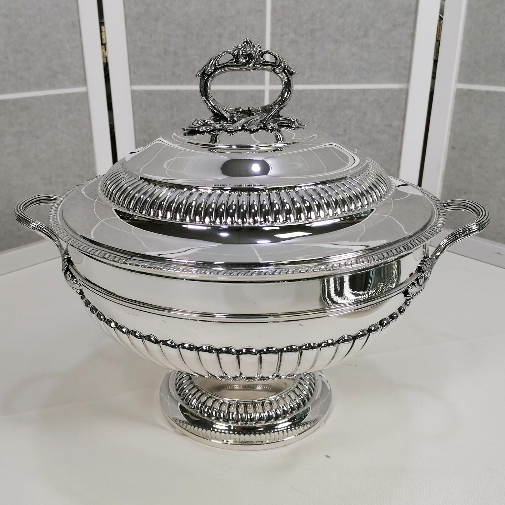Italian XXI Century Sterling Silcer Soup Tureen in Queen Ann Style For Sale 6