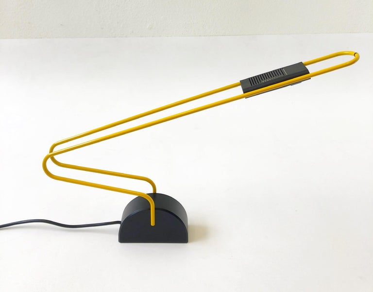 Italian Yellow and Black Postmodern Desk Lamp For Sale 1