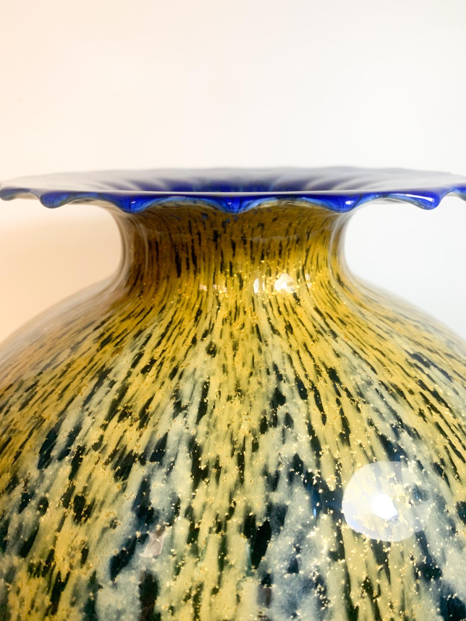 Italian Yellow and Blue Murano Glass Vase from the 1980s For Sale 2