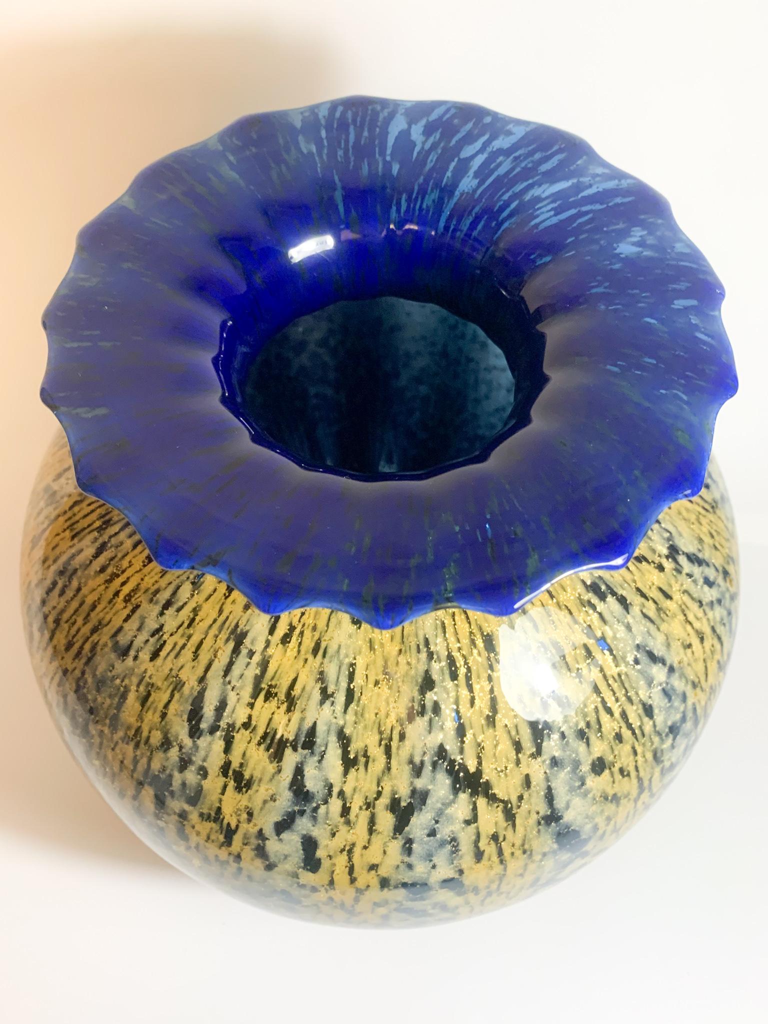 Italian Yellow and Blue Murano Glass Vase from the 1980s For Sale 3