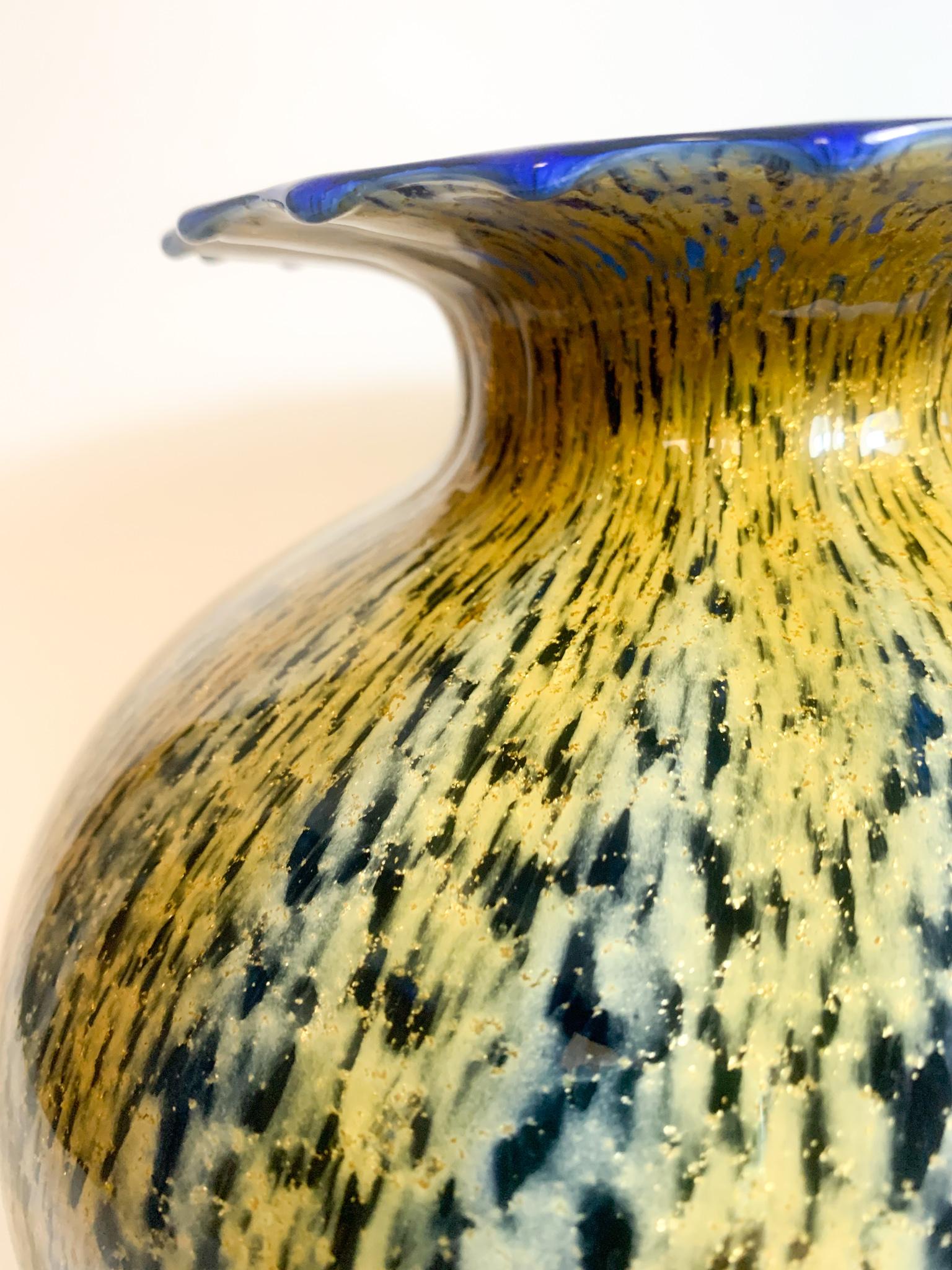 Italian Yellow and Blue Murano Glass Vase from the 1980s For Sale 4