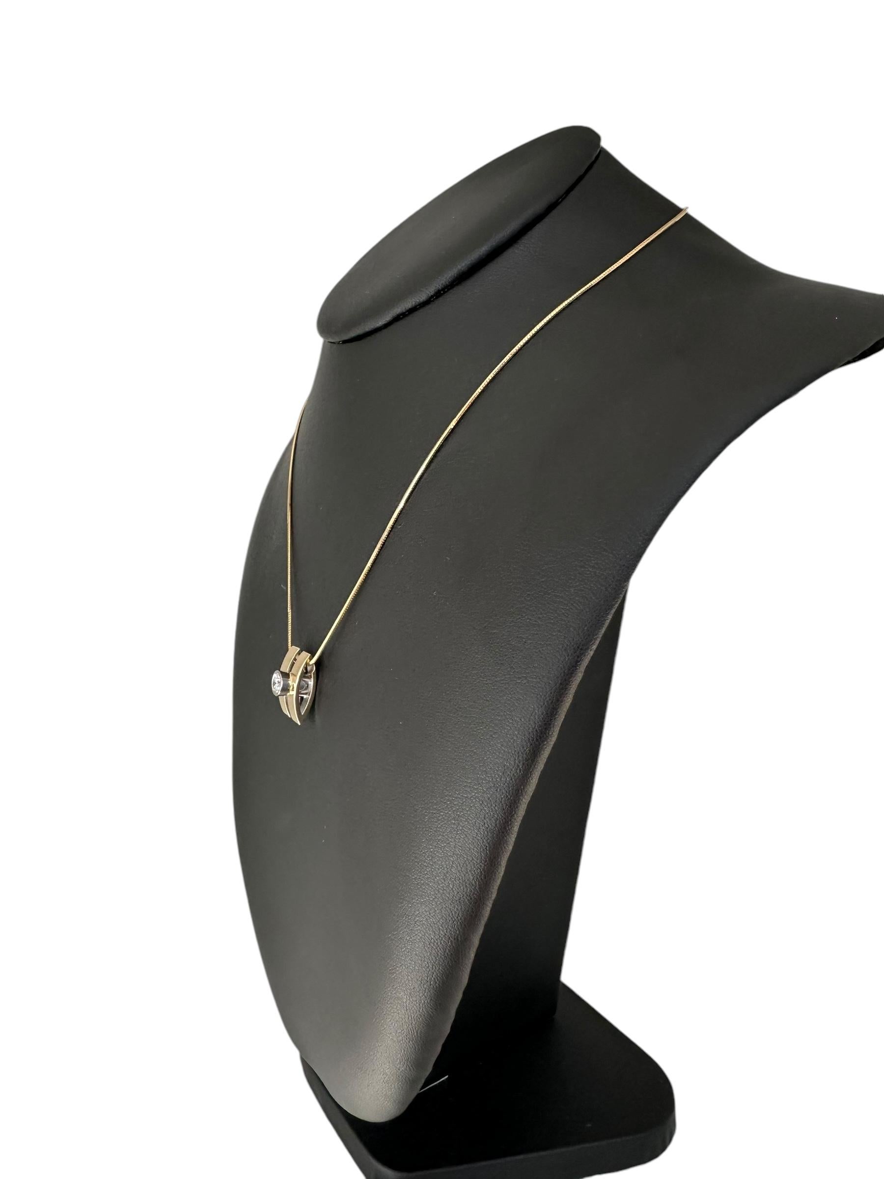 Italian Yellow and White Gold 0.65ct Diamond Solitaire Pendant In Good Condition For Sale In Esch sur Alzette, Esch-sur-Alzette