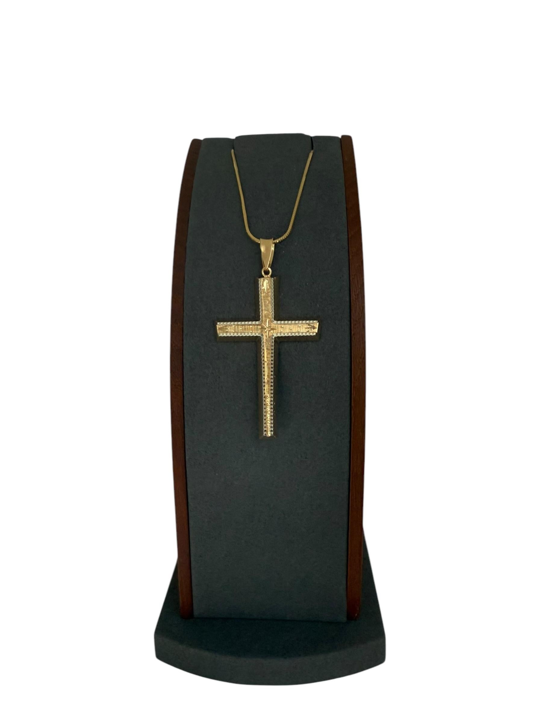 Croix italienne en or jaune et blanc en vente 5