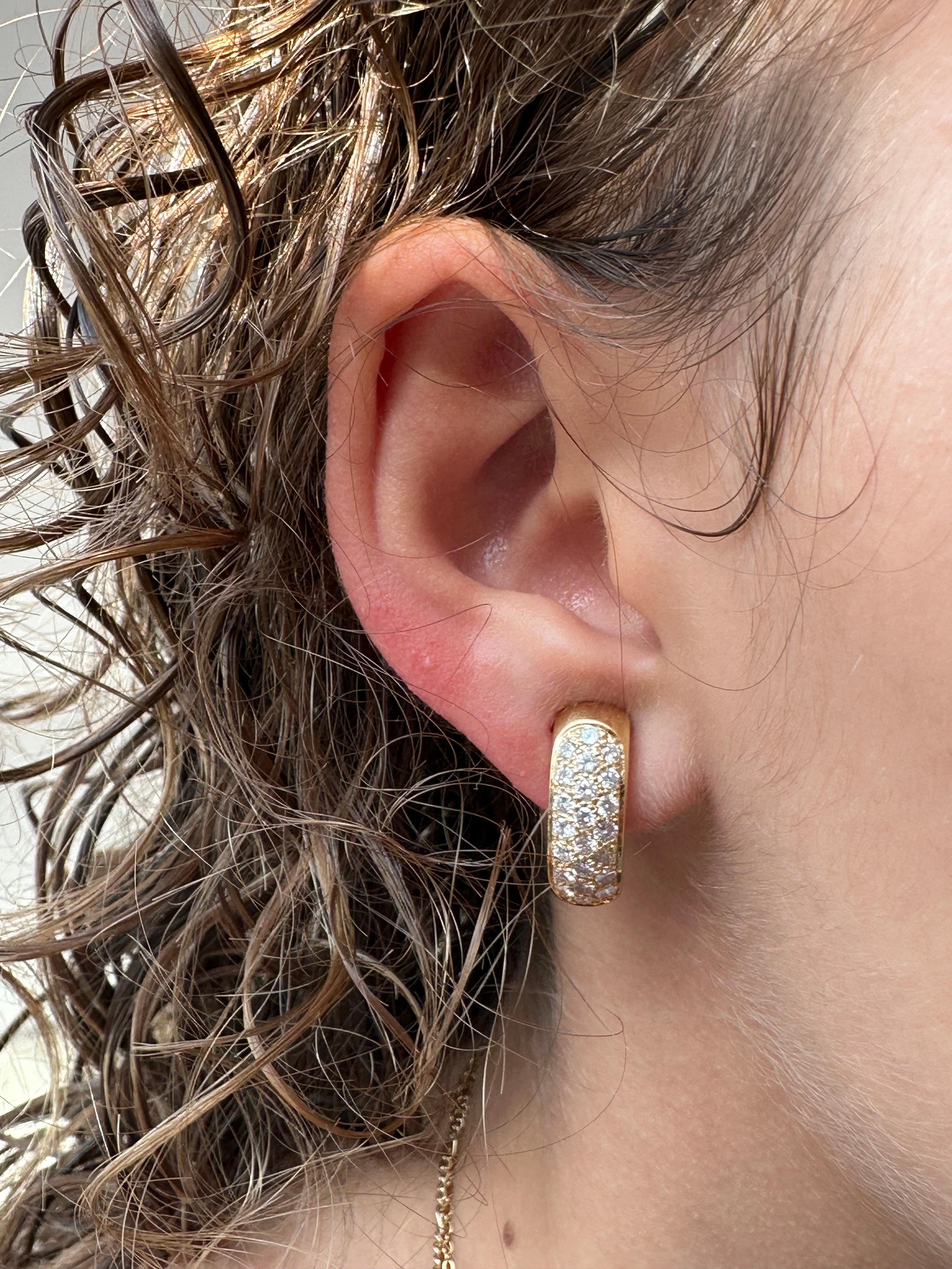 Moderno Orecchini in oro giallo e bianco italiano con diamanti in vendita