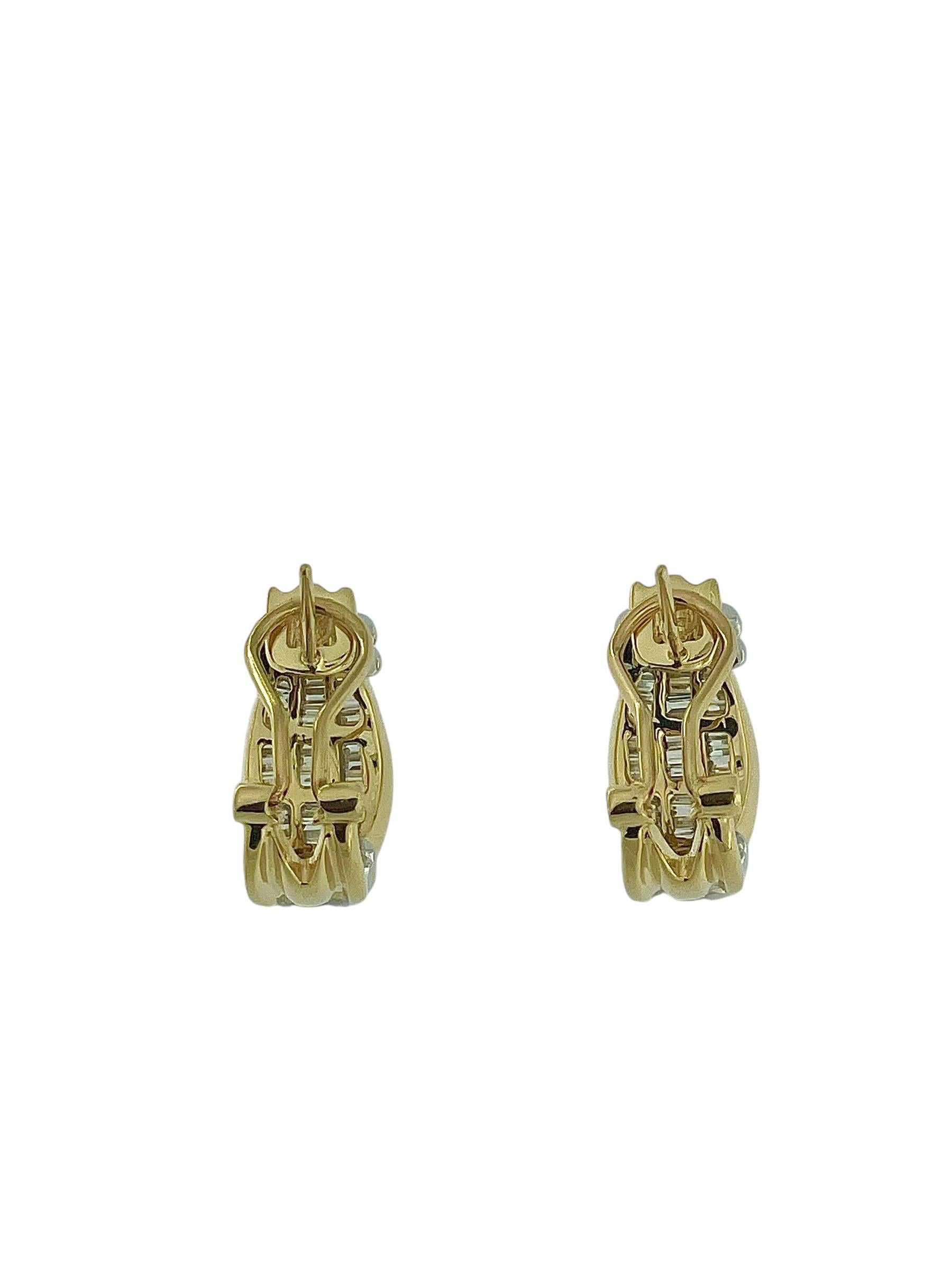 Boucles d'oreilles italiennes en or jaune et blanc avec diamants en vente 2