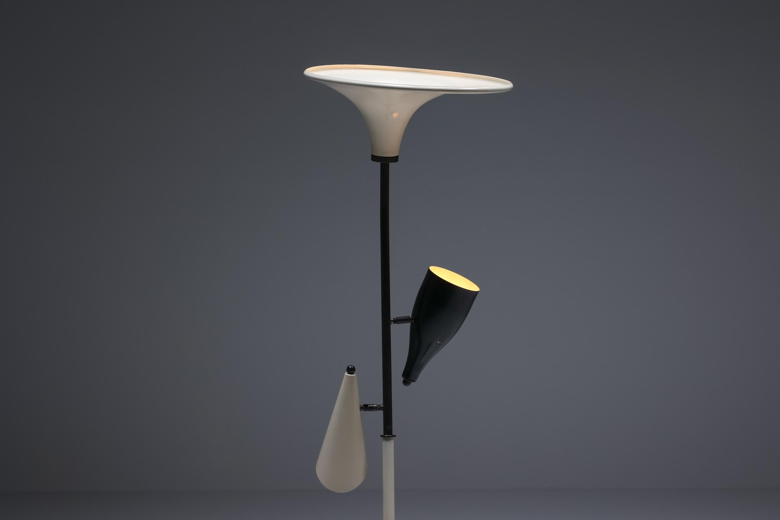 Space-age; Italian design; Mid-Century Modern; Floor lamp; Black & yellow; 

Italian yellow & black floor lamp with three light sources dividing light up and down. A very elegant piece with a black base and two yellow caps and one black. The