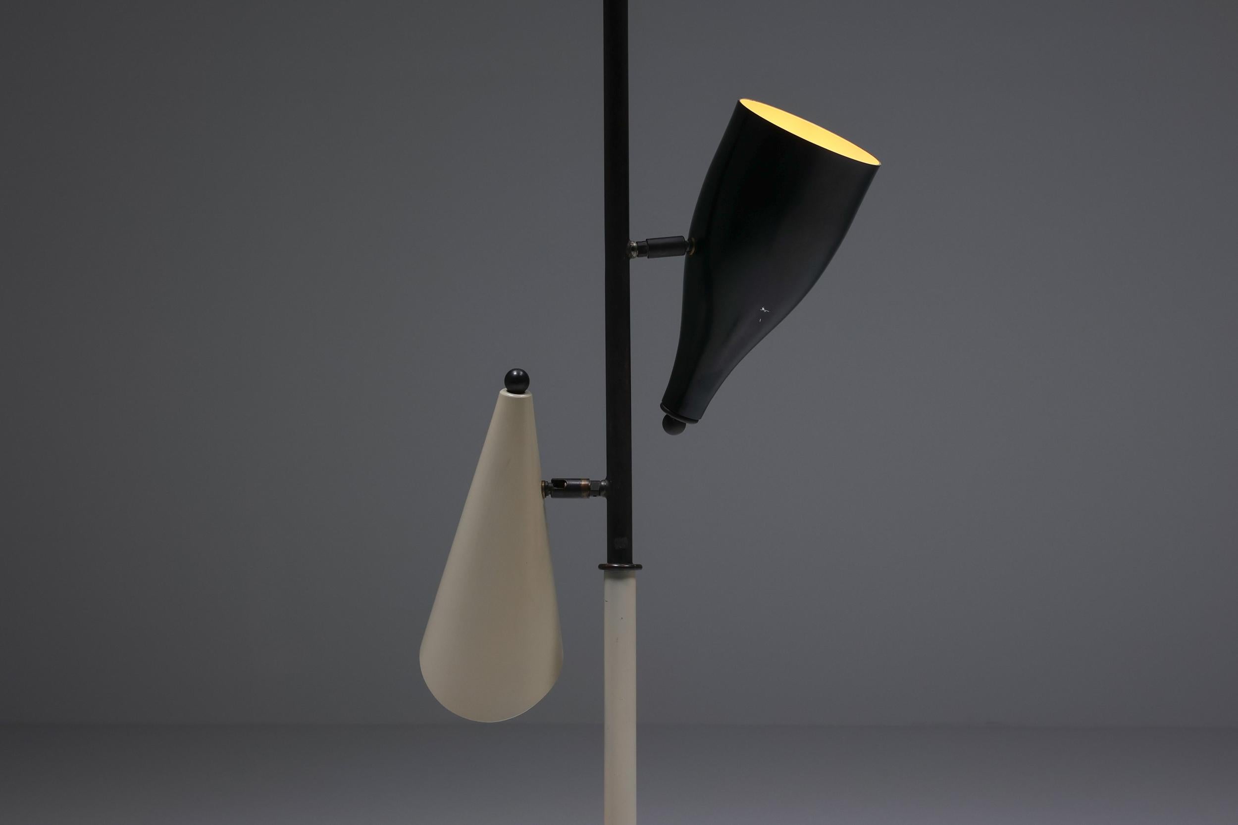Italienische gelbe und schwarze italienische Stehlampe, Mid-Century Modern, Space Age, 1950er Jahre (Mitte des 20. Jahrhunderts) im Angebot