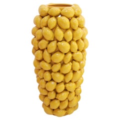 Vase en céramique jaune italienne à motifs de fruits