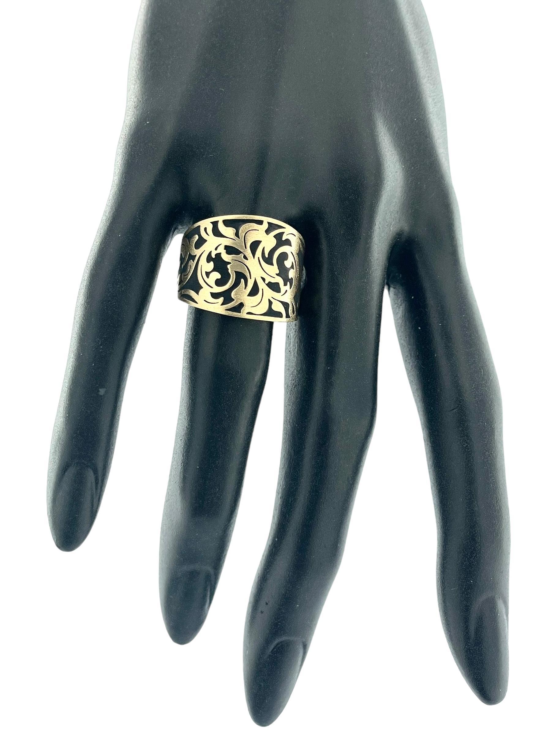 The Italian Yellow Gold Band Ring with Black Enamel is a beautifully designed piece that merges classic elegance with modern sophistication. Crafted from luxurious 18kt yellow gold, this ring features an exquisite leaf design that is both intricate