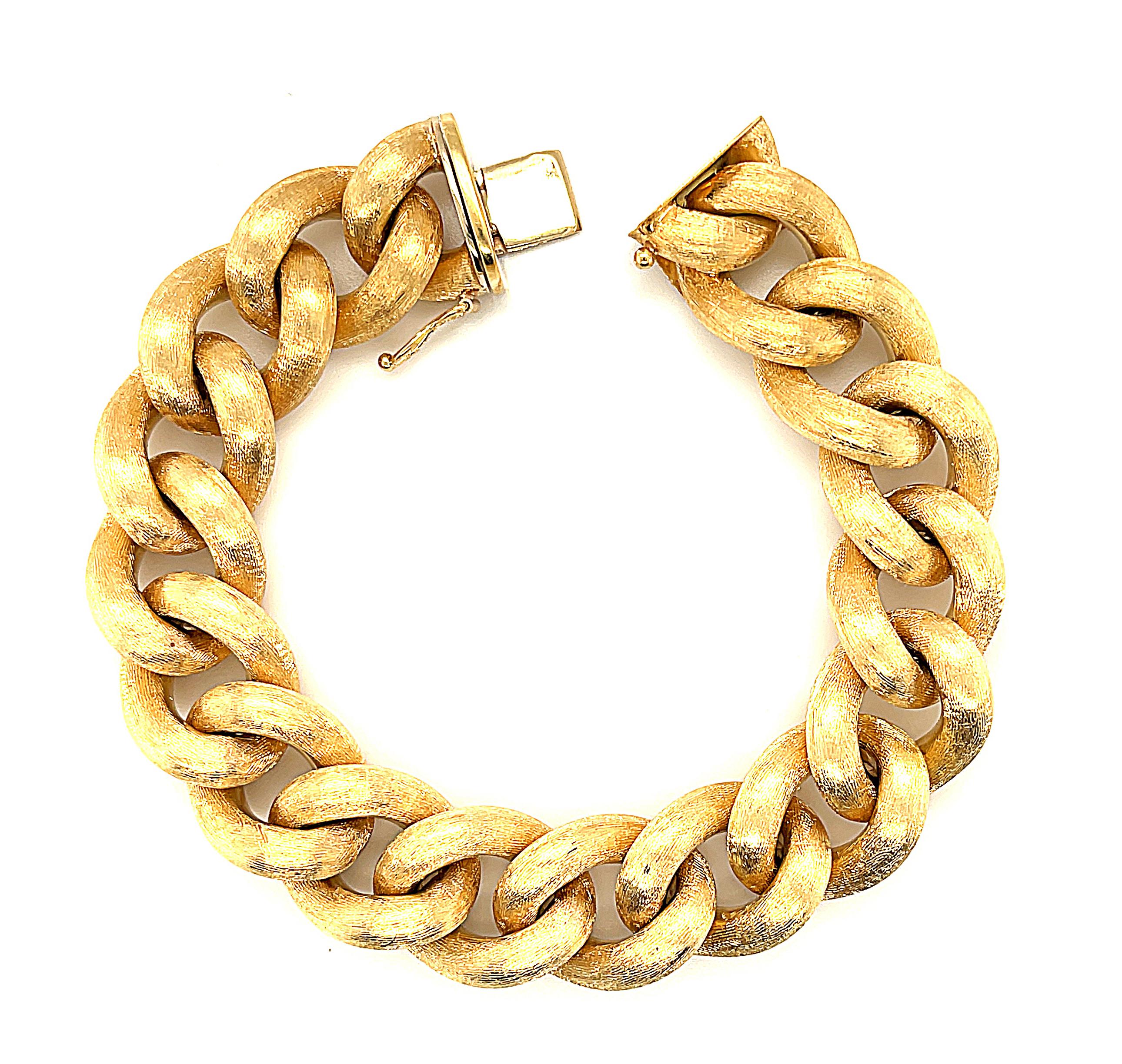 This gorgeous 18k yellow gold link bracelet exudes elegance and luxury, making it the perfect staple for any important jewelry collection. It is a classic braided link design but extraordinary in size, containing an impressive 55 grams of gold. Each