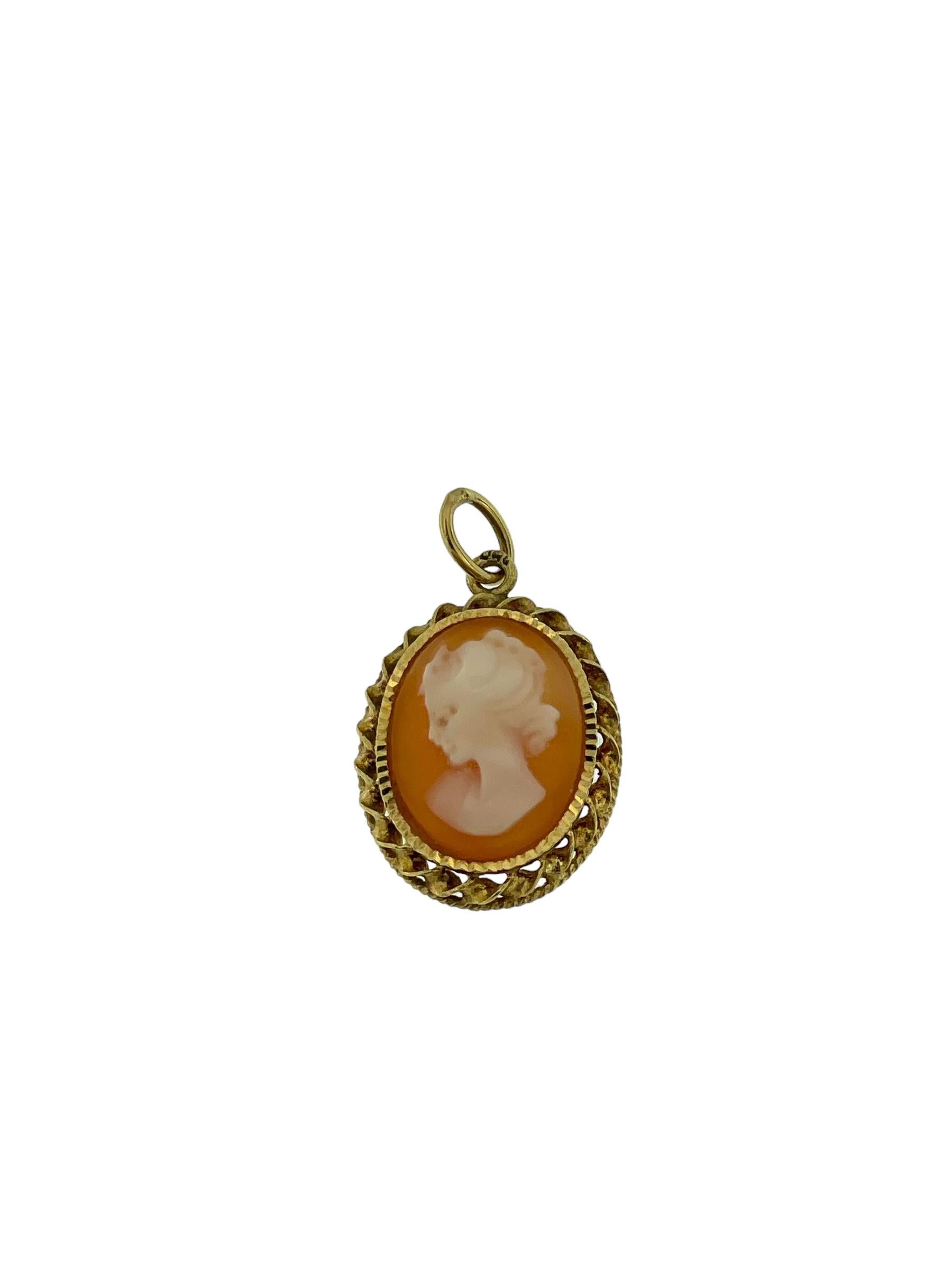 This Italian Yellow Gold Cameo Pendant is a timeless piece of jewelry, embodying the rich tradition of Italian craftsmanship, particularly from the renowned region of Torre del Greco near Napoli, famous for its exquisite cameos. Crafted from