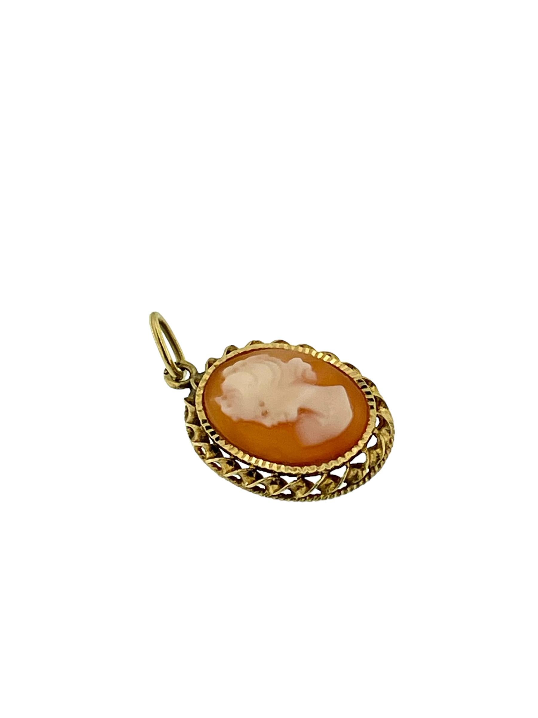 Italian Yellow Gold Cameo Pendant In Good Condition For Sale In Esch sur Alzette, Esch-sur-Alzette