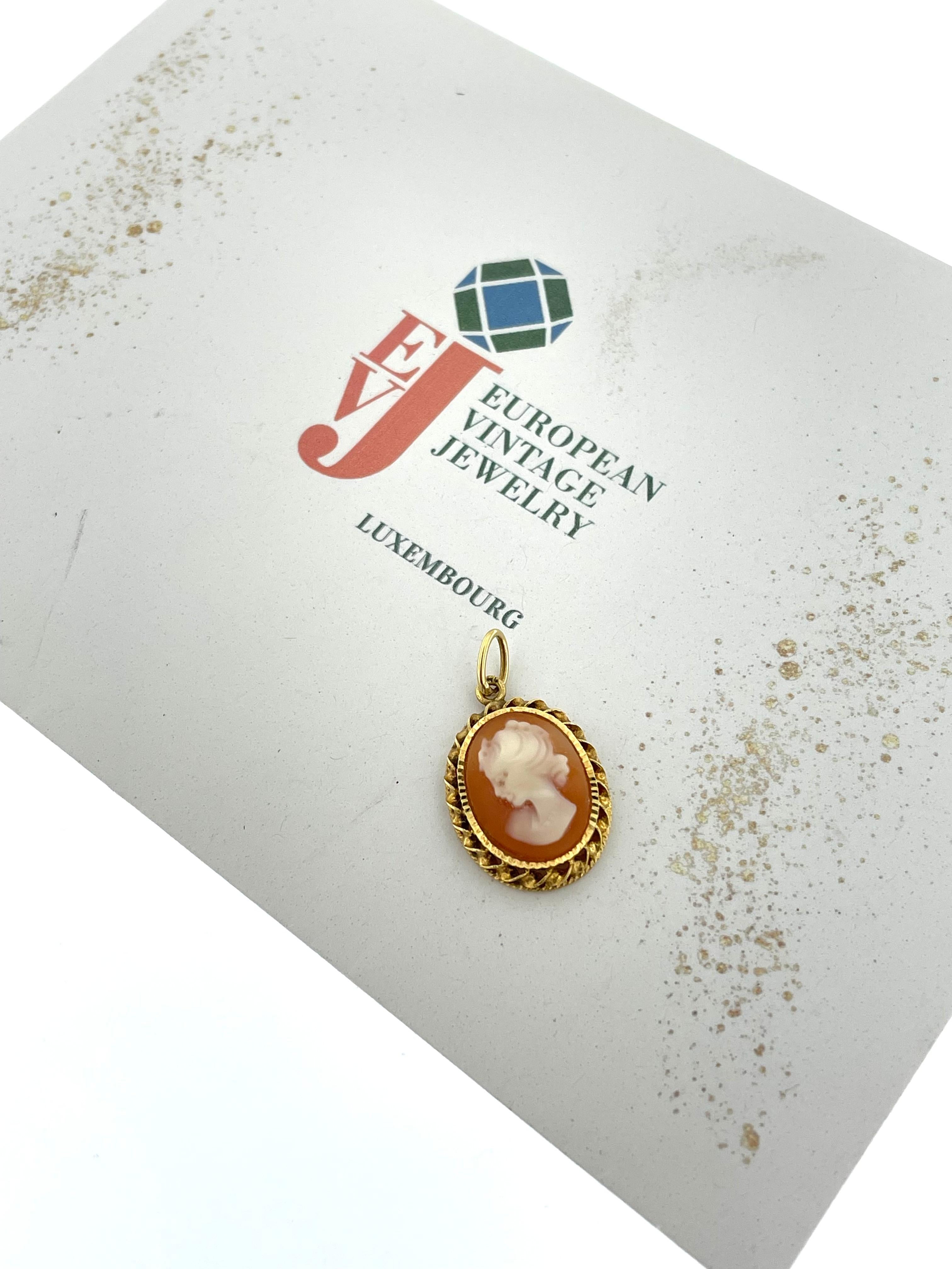 Italian Yellow Gold Cameo Pendant For Sale 1