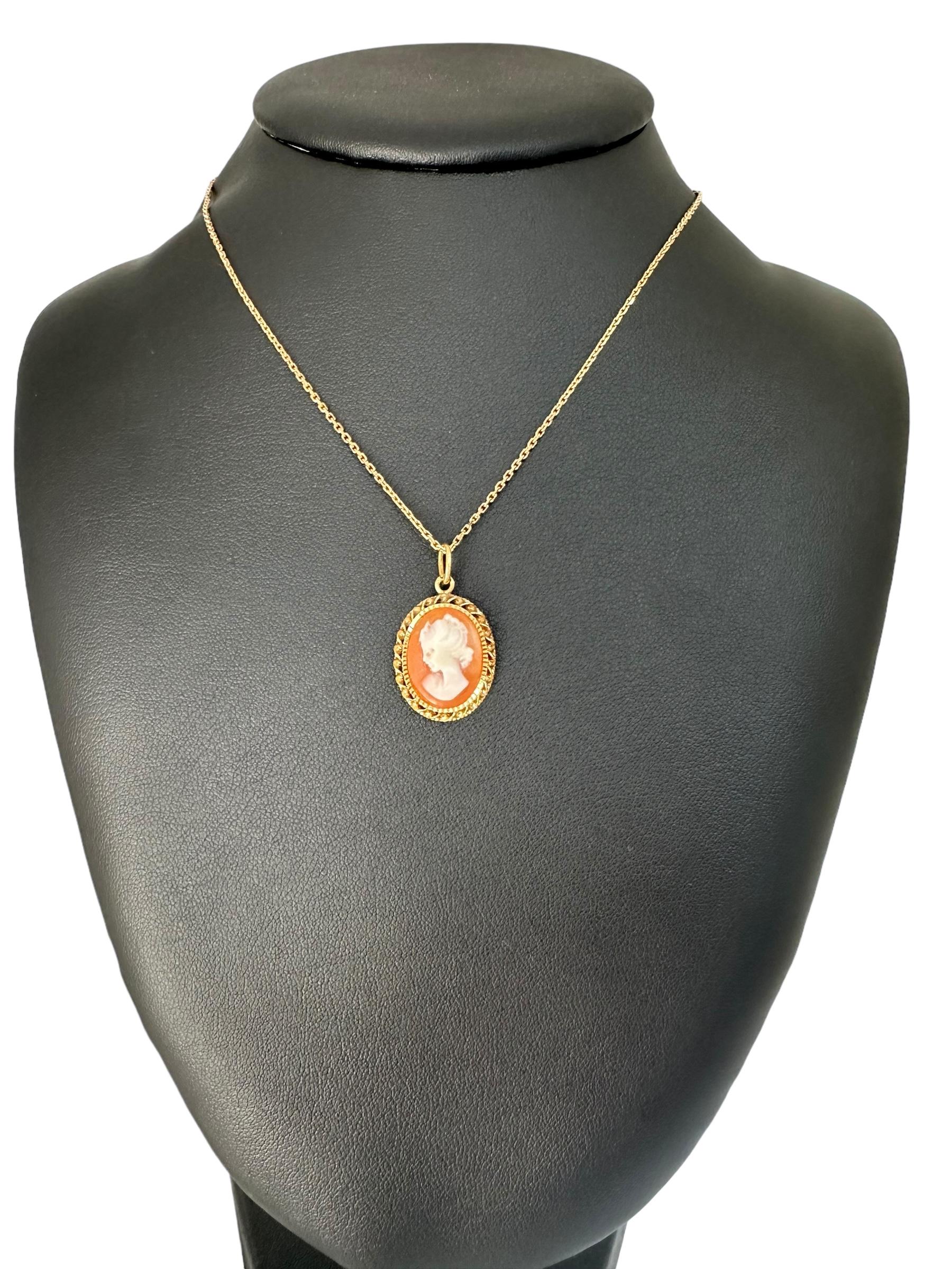 Italian Yellow Gold Cameo Pendant For Sale 3