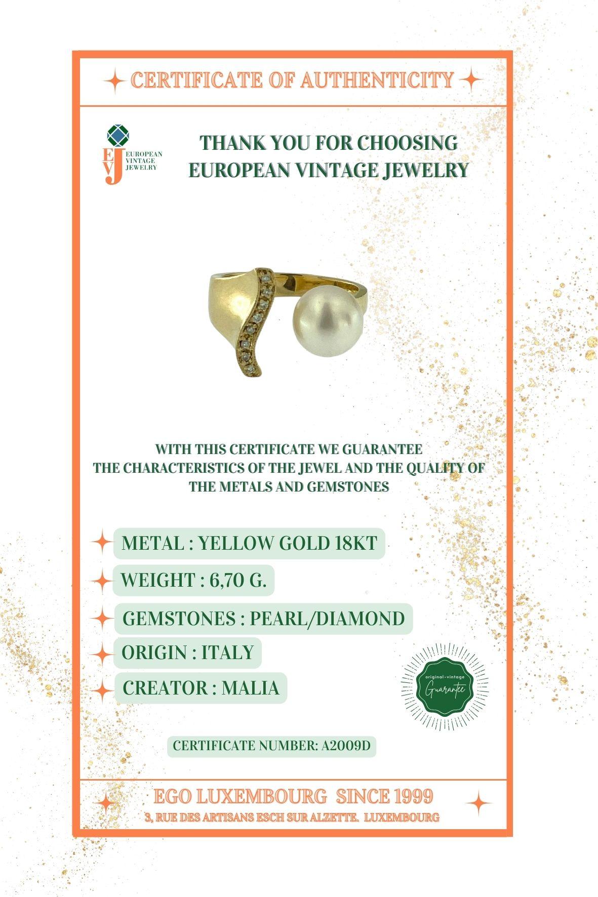Italian Yellow Gold Cocktail Ring with Diamonds and Pearl For Sale 4