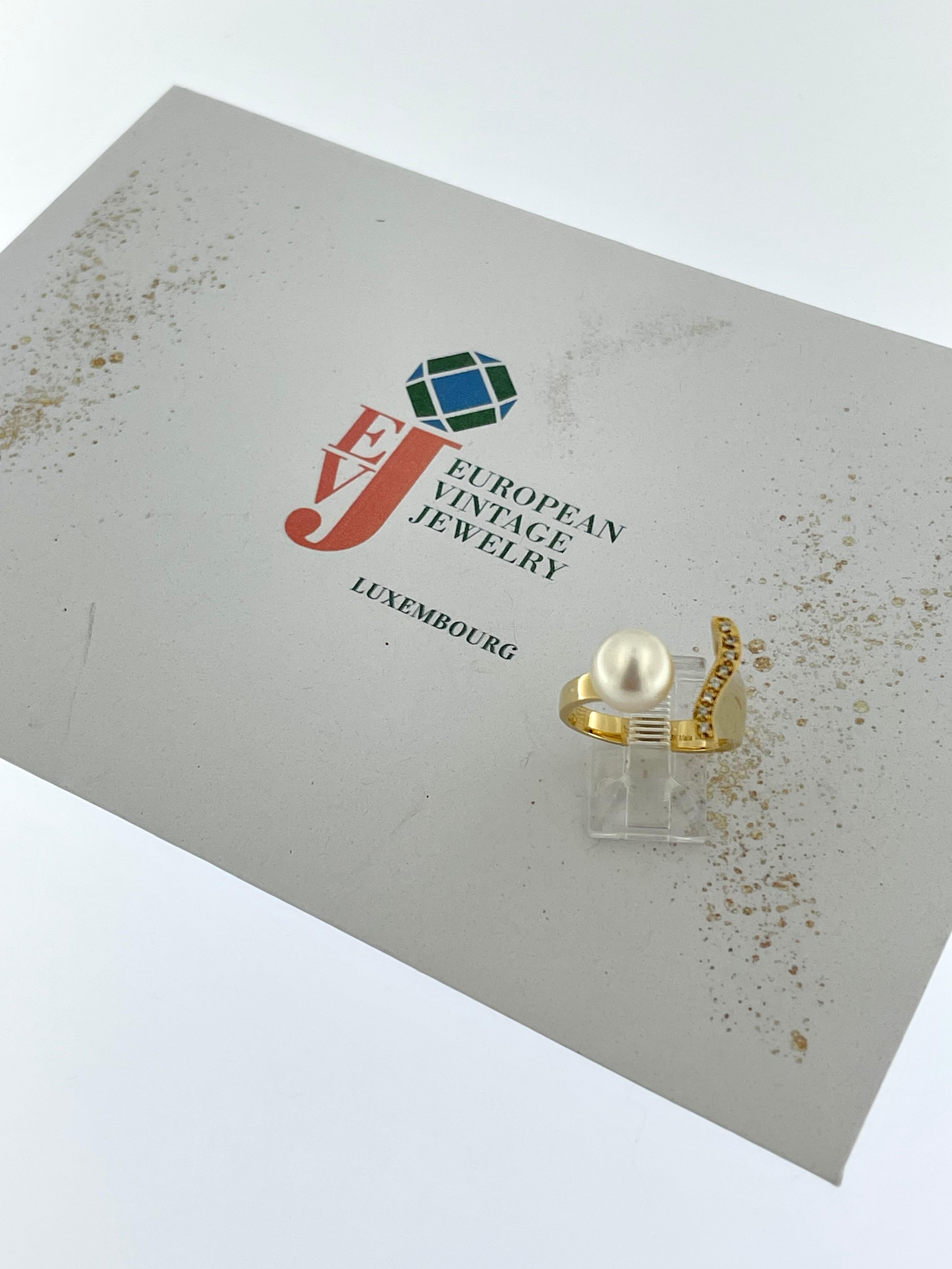 Italian Yellow Gold Cocktail Ring with Diamonds and Pearl For Sale 5