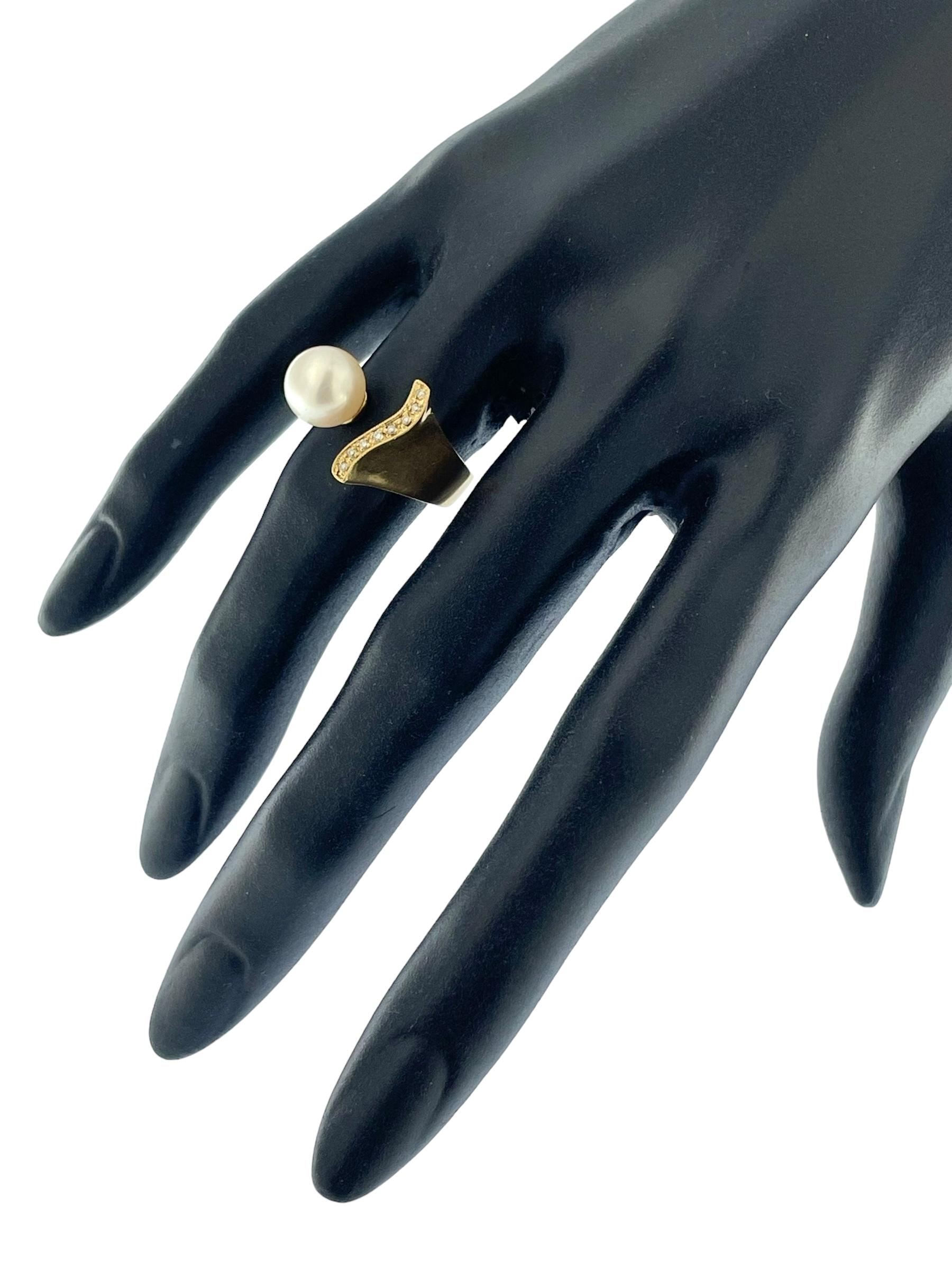 Italian Yellow Gold Cocktail Ring with Diamonds and Pearl In Good Condition For Sale In Esch sur Alzette, Esch-sur-Alzette