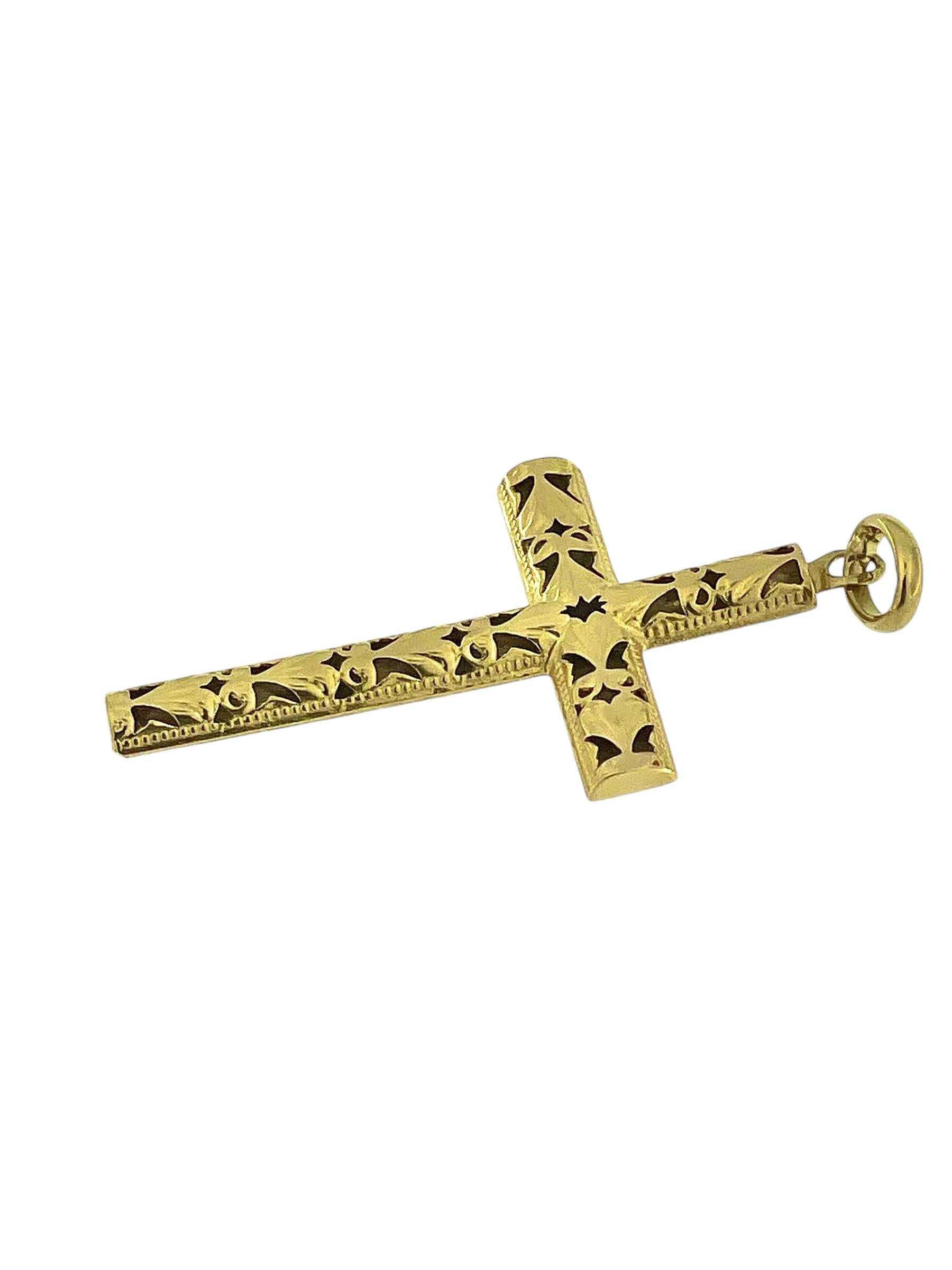 Croix italienne en or jaune avec motifs de feuilles Bon état - En vente à Esch sur Alzette, Esch-sur-Alzette