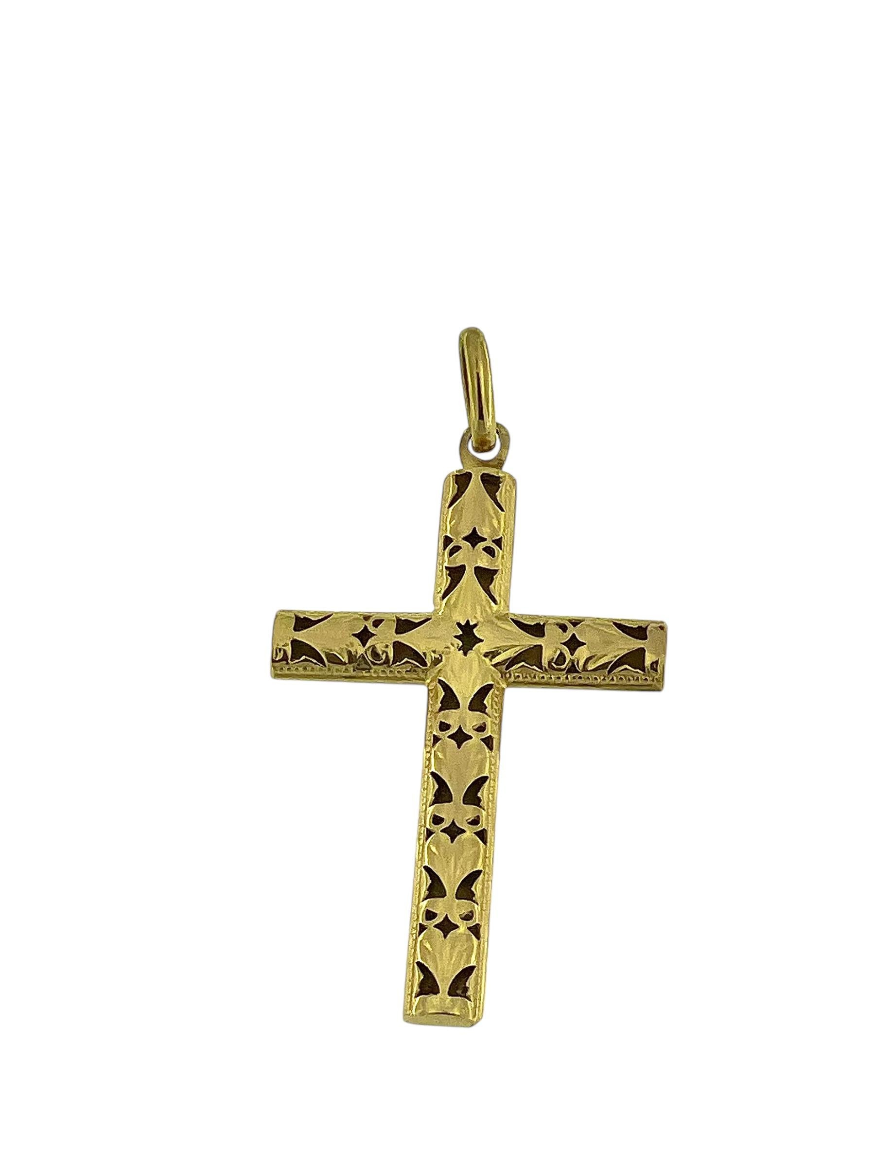 Croix italienne en or jaune avec motifs de feuilles Unisexe en vente