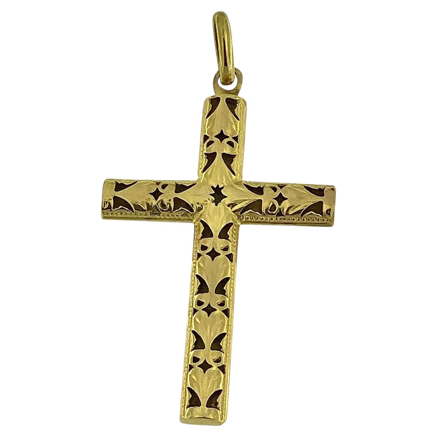 Croix italienne en or jaune avec motifs de feuilles en vente