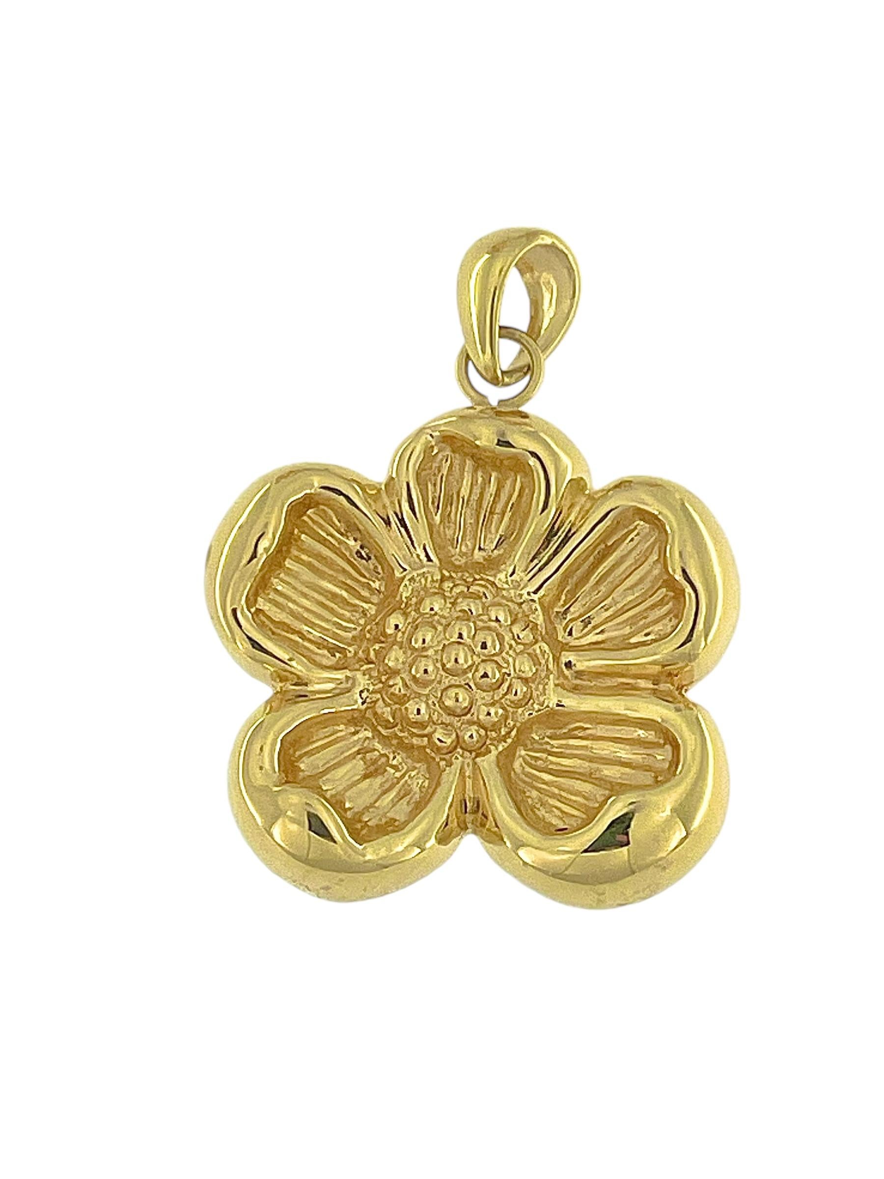 Italian Yellow Gold Earrings and Pendant Flower Design Set For Sale 6