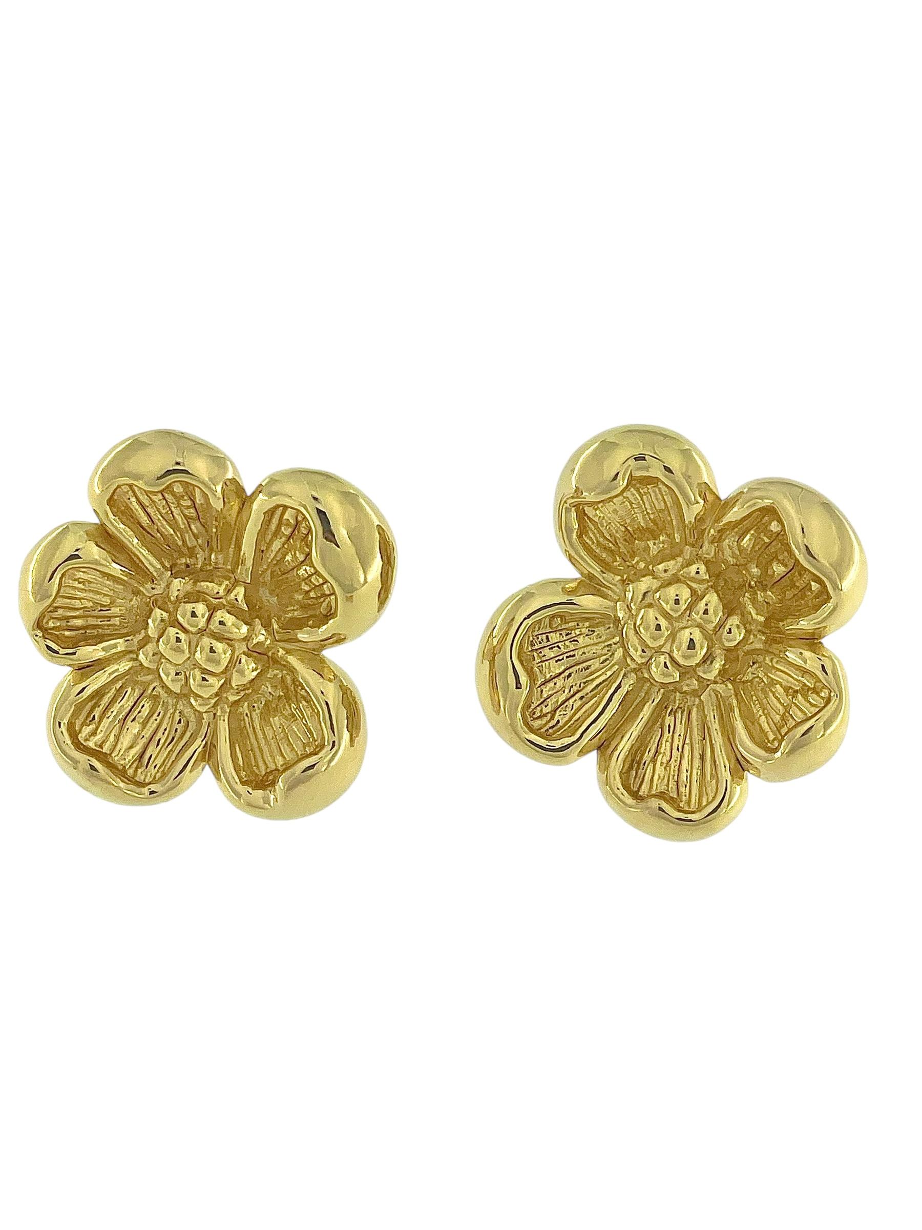 Italian Yellow Gold Earrings and Pendant Flower Design Set For Sale 7