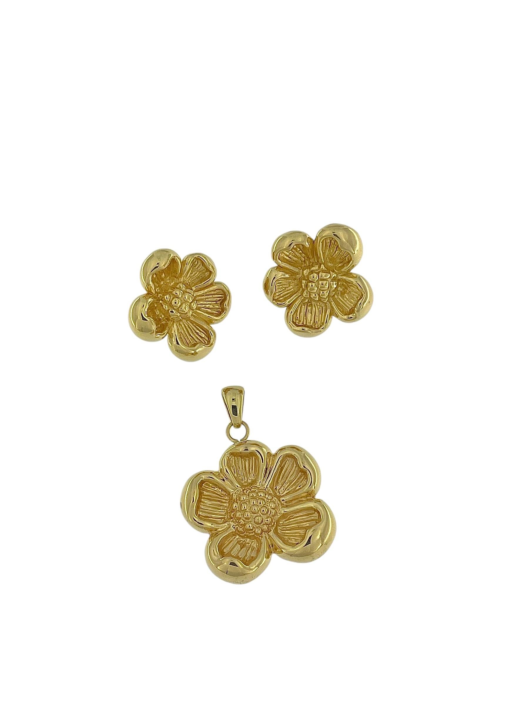 Italian Yellow Gold Earrings and Pendant Flower Design Set For Sale 2