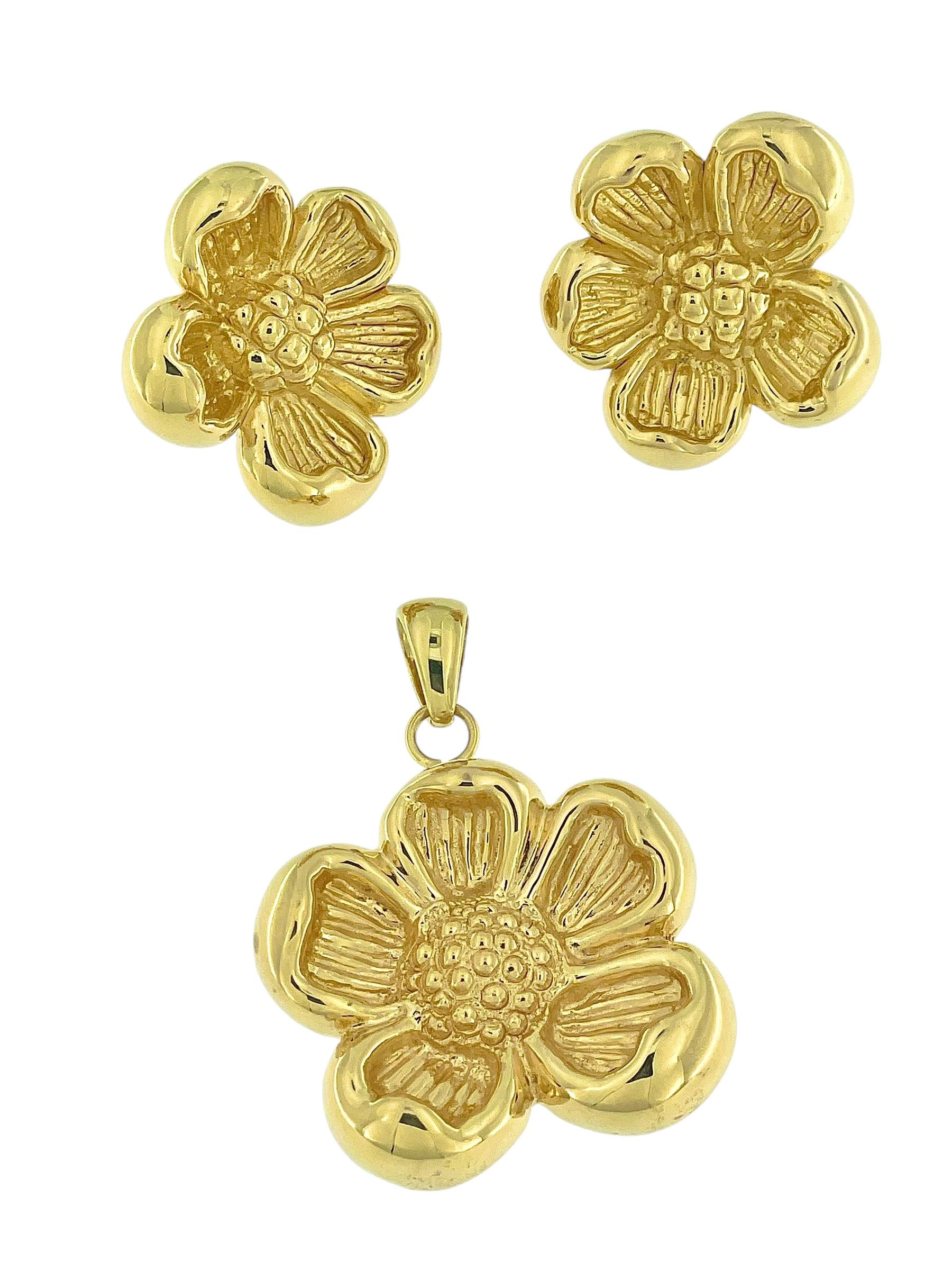 Italian Yellow Gold Earrings and Pendant Flower Design Set For Sale 3