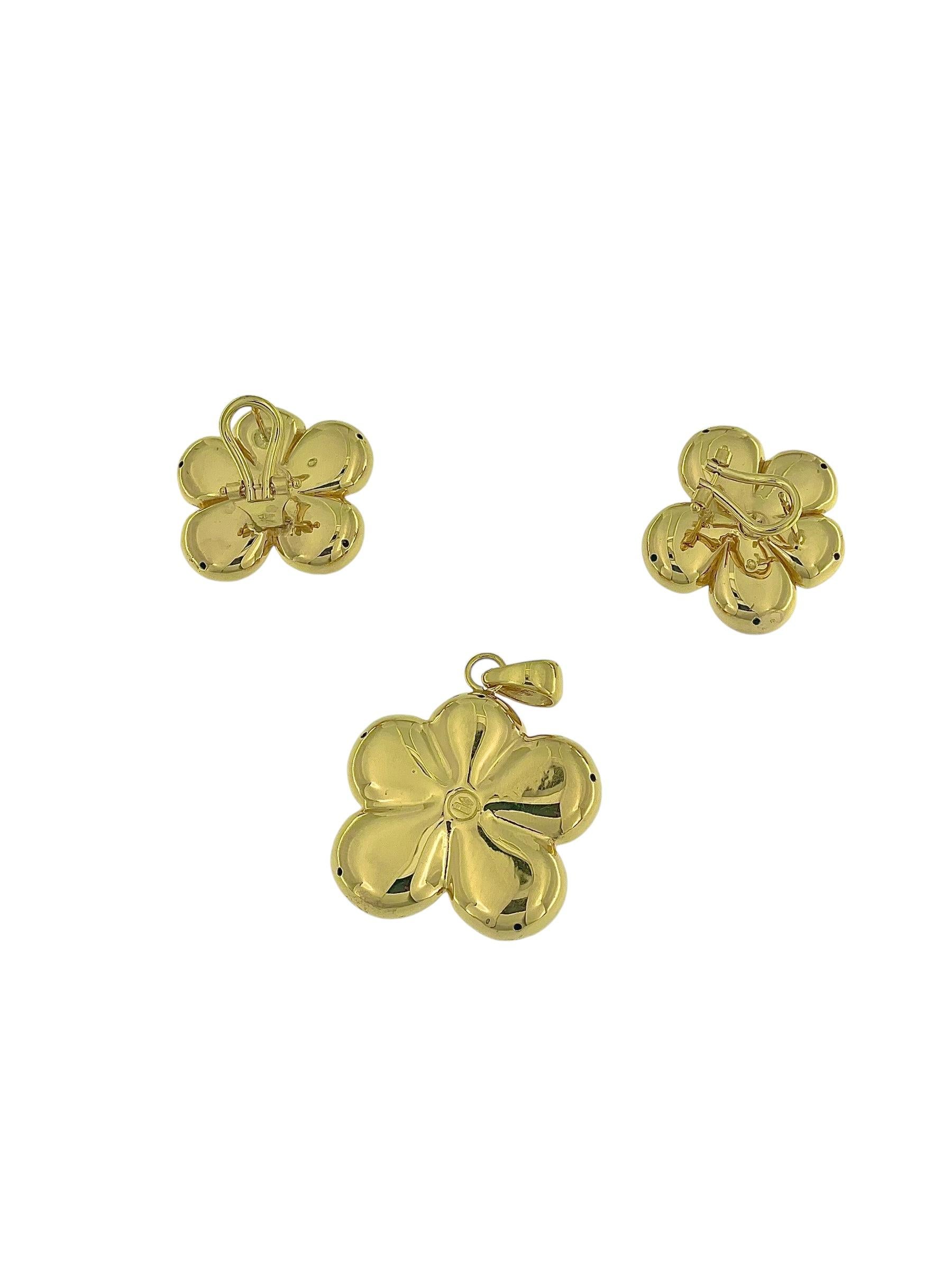 Italian Yellow Gold Earrings and Pendant Flower Design Set For Sale 4