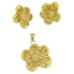 Italian Yellow Gold Earrings and Pendant Flower Design Set