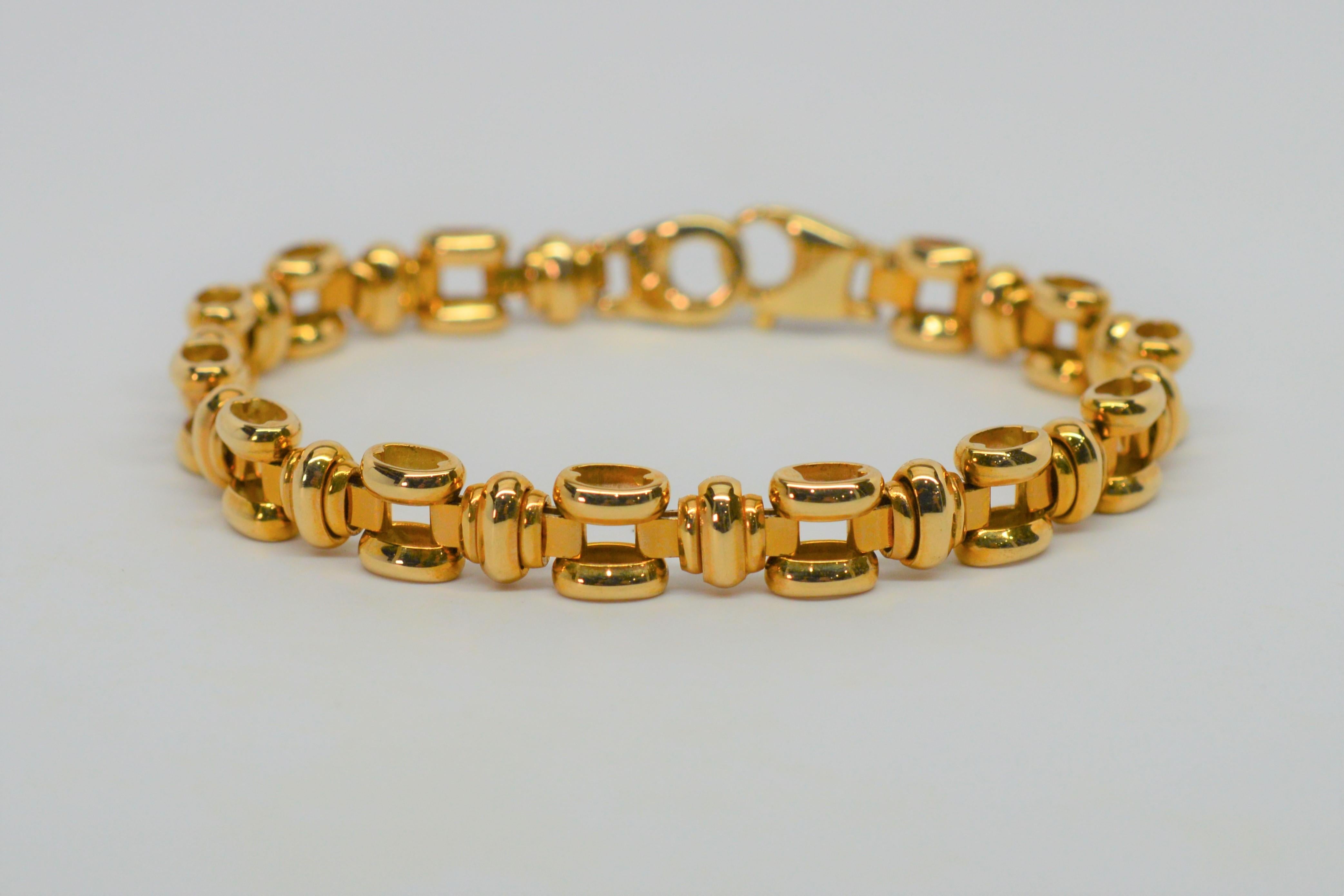 Contemporary Italian 14 Karat Yellow Gold Square Link Bracelet 4