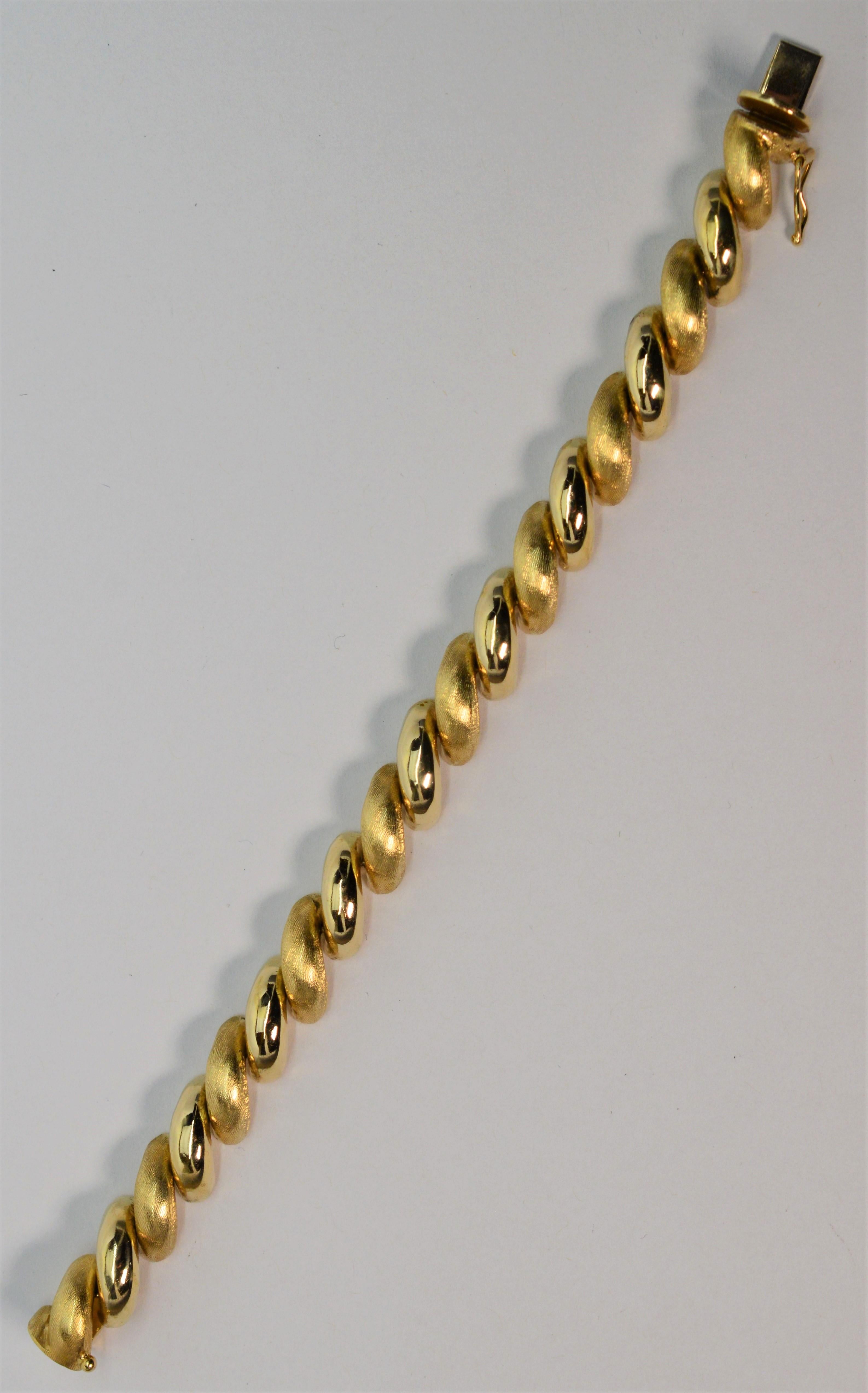 Italian Yellow Gold Mixed Finish San Marco Link Chain Bracelet In Excellent Condition In Mount Kisco, NY