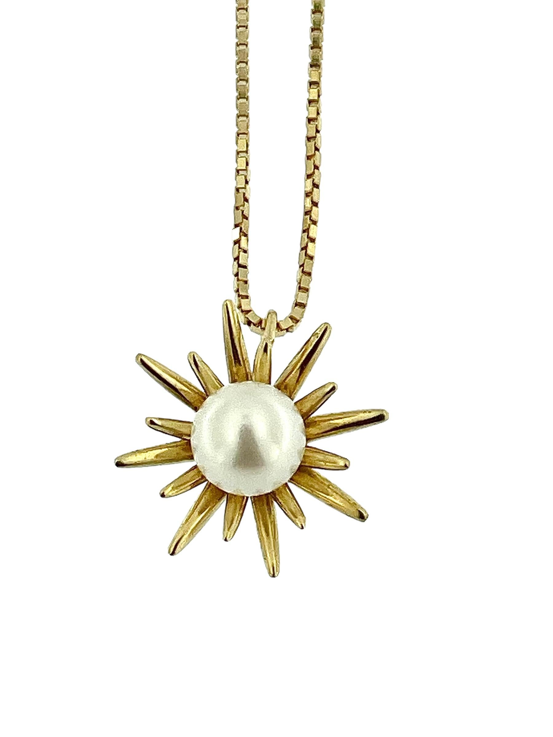 Italian Yellow Gold Necklace Snowflake Pearl Pendant In Good Condition For Sale In Esch sur Alzette, Esch-sur-Alzette